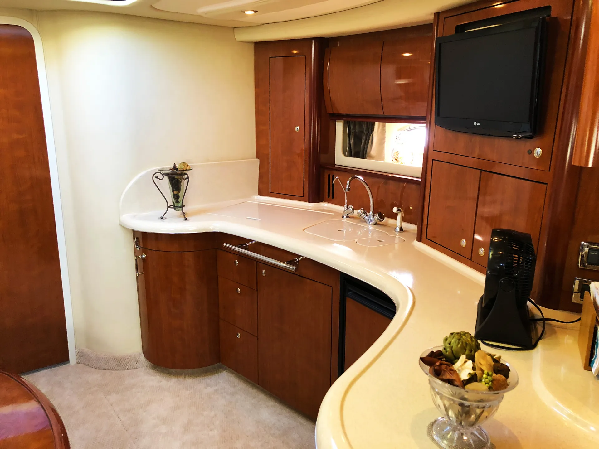 Sea Ray Boats 44 Sundancer in Miami, FL — photo 9