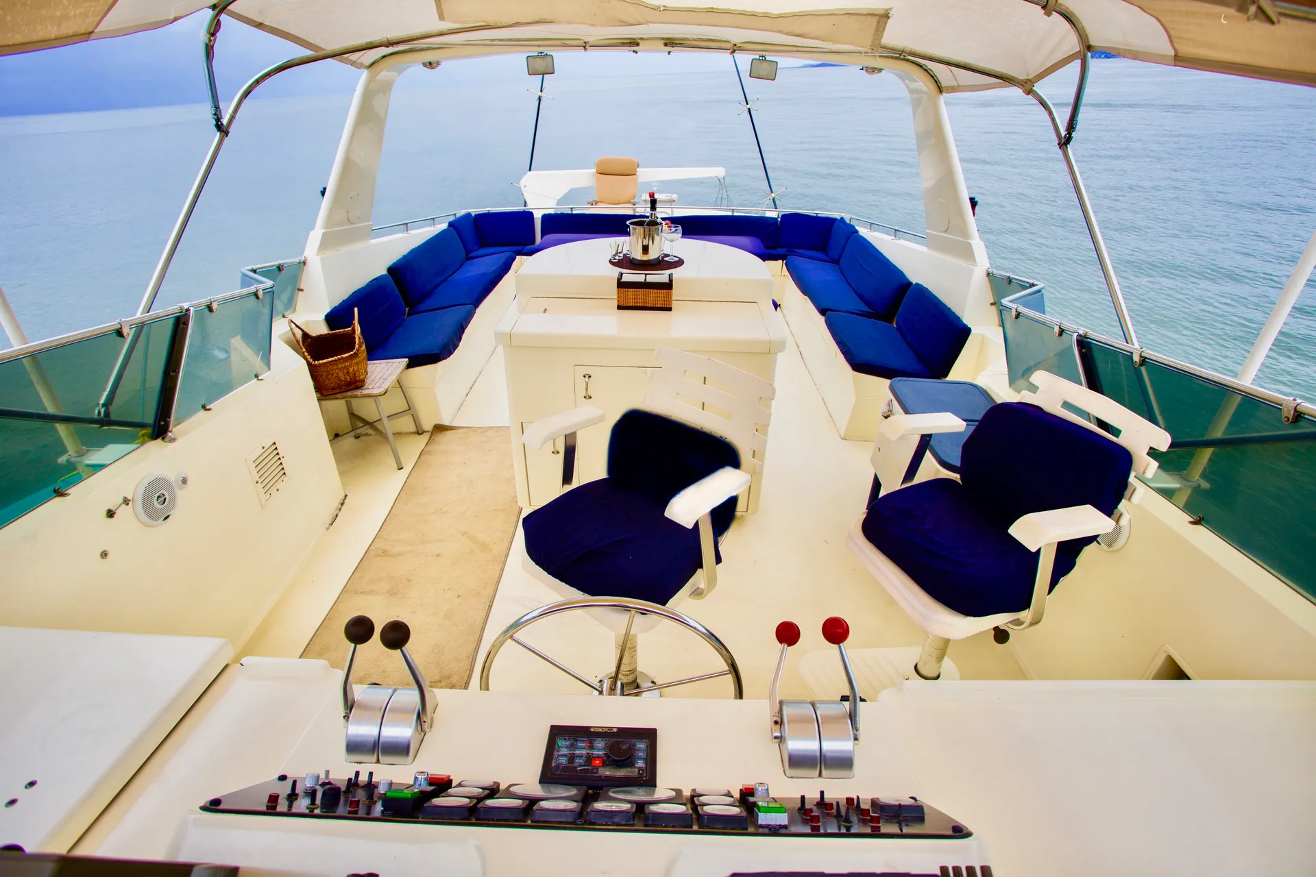 Yacht Aurora, the perfect day on the water!