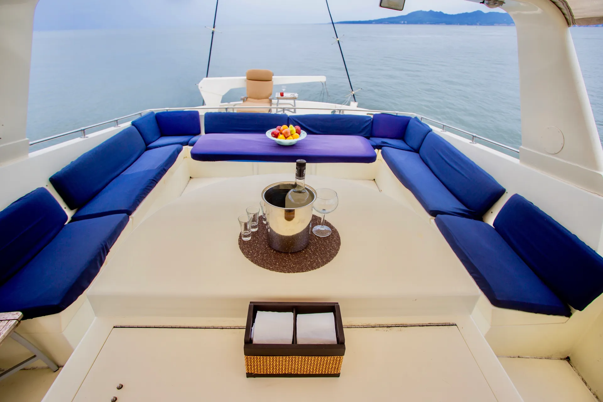 Yacht Aurora, the perfect day on the water!