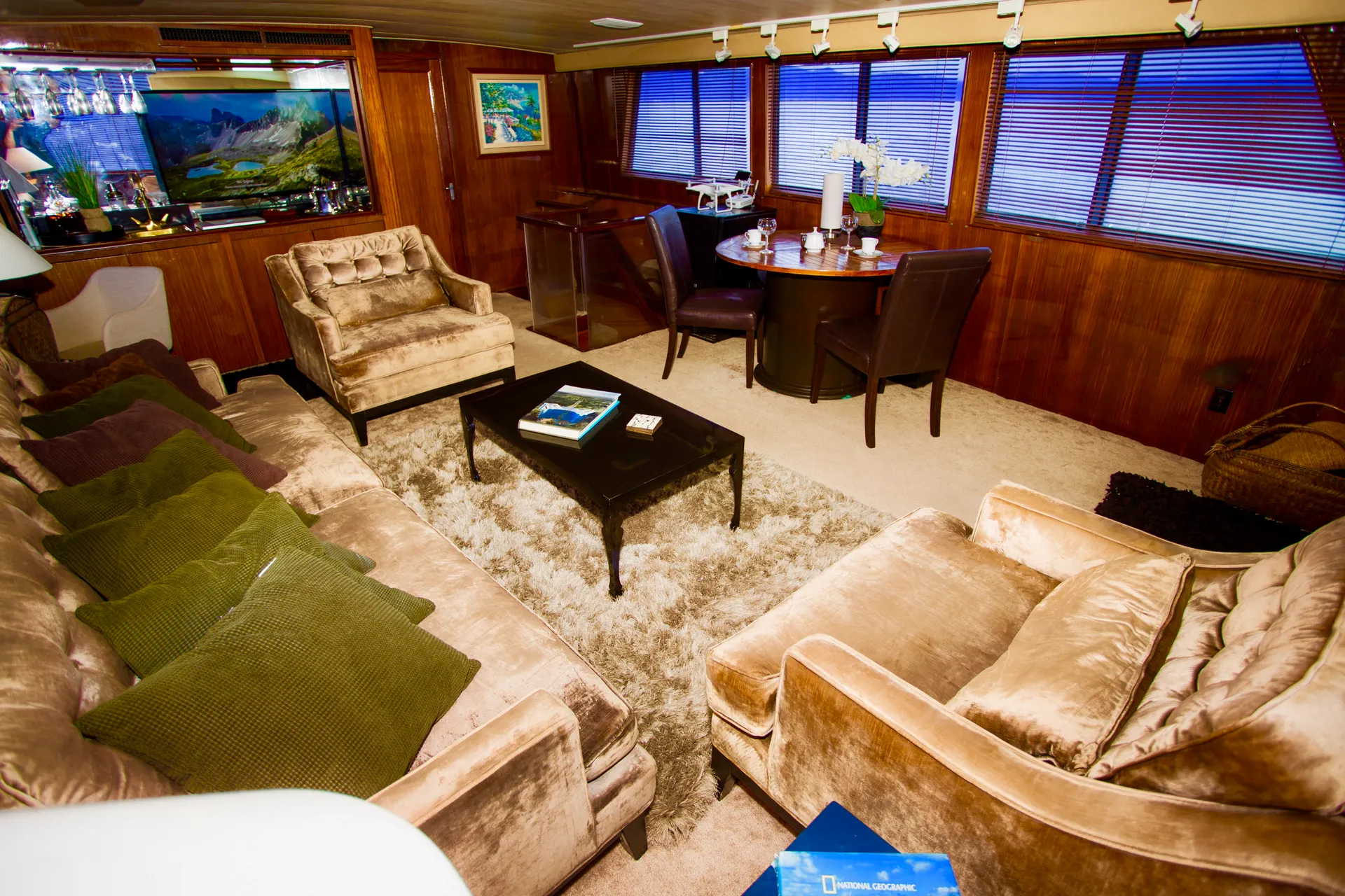 Yacht Aurora, the perfect day on the water!