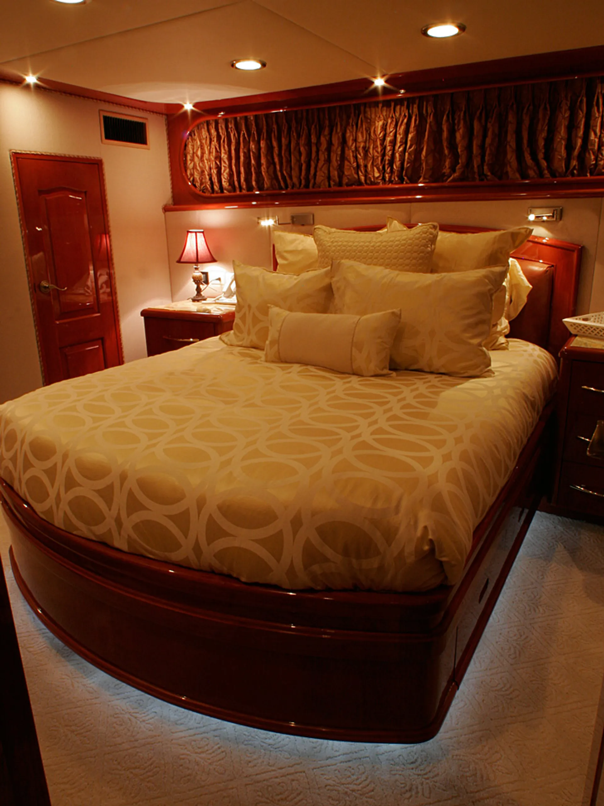 Other 145' Suncoast Marine Luxury Motor Yacht in Marina del Rey, CA — photo 10