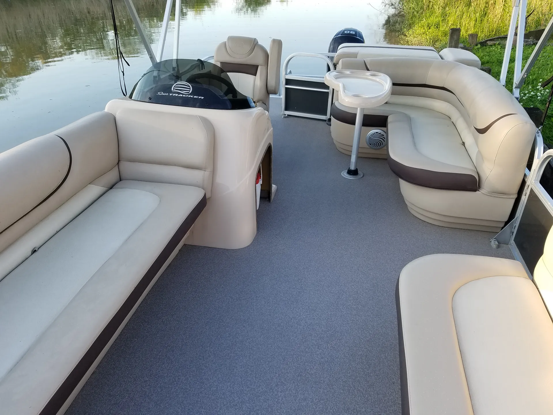 Luxury Comfortable Pontoon 