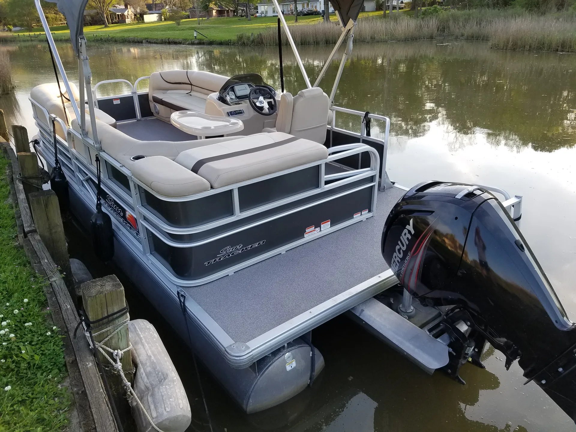 Luxury Comfortable Pontoon 