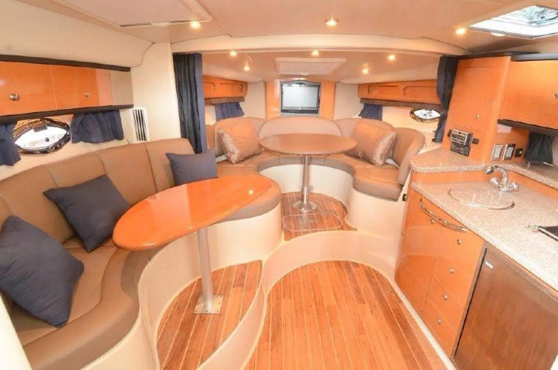 Chaparral Boats 330 Signature in Everett, WA — photo 3