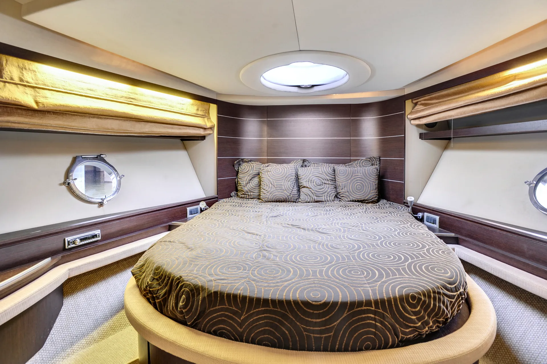 Super Nice Azimut 68S Italian Motor Yacht 