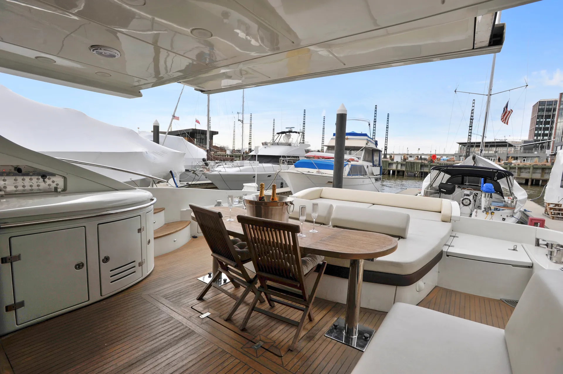 Super Nice Azimut 68S Italian Motor Yacht 