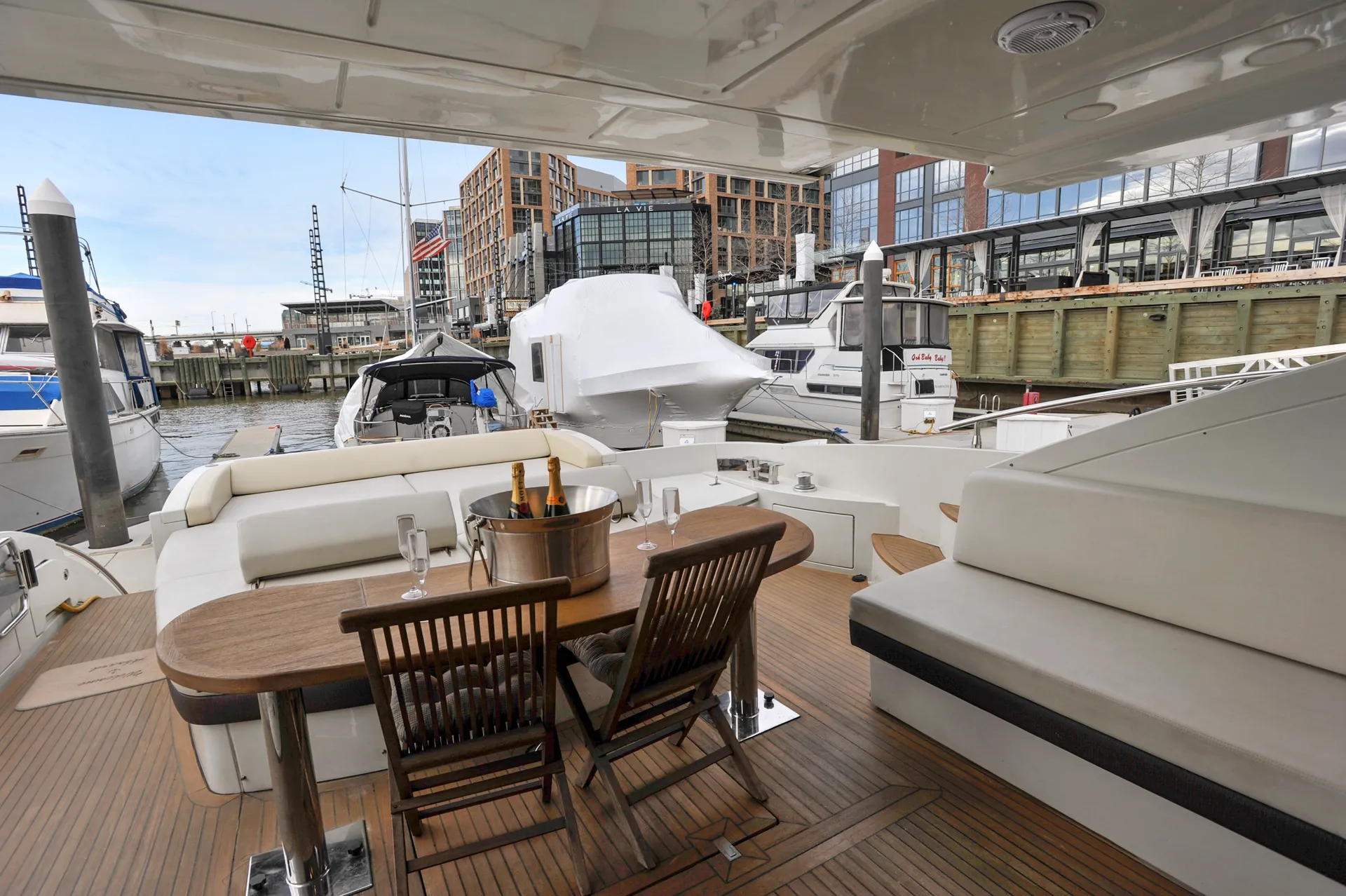 Super Nice Azimut 68S Italian Motor Yacht 