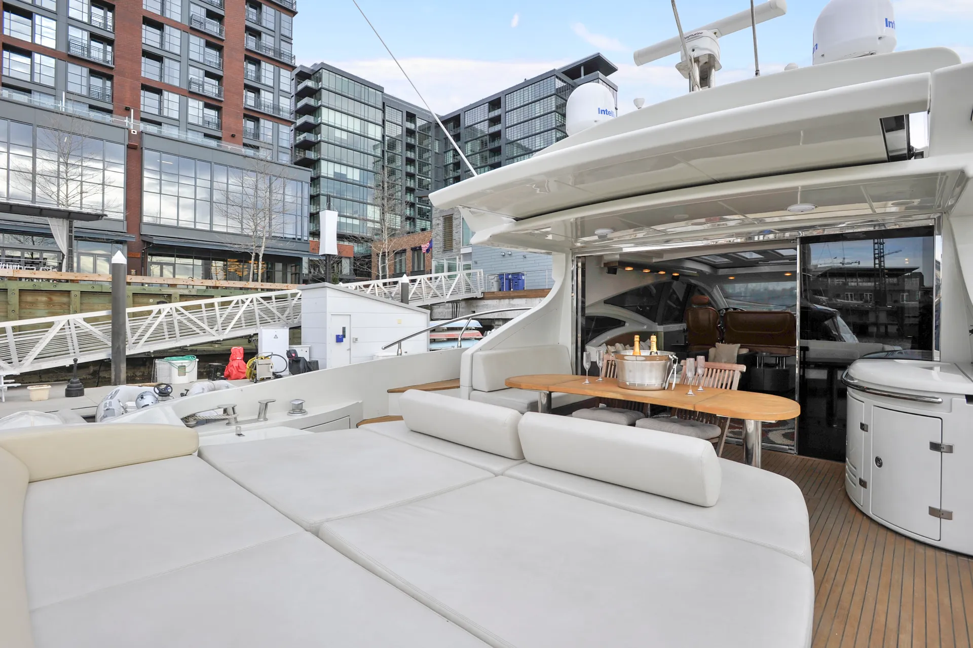 Super Nice Azimut 68S Italian Motor Yacht 