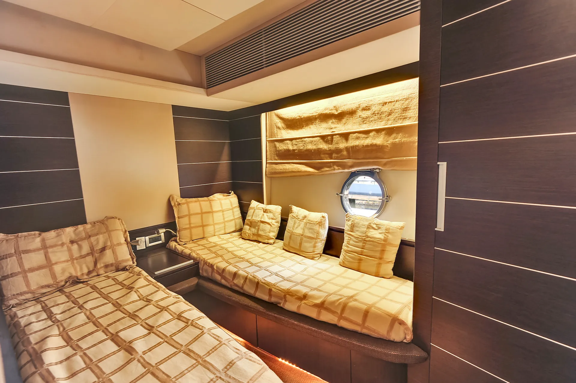 Super Nice Azimut 68S Italian Motor Yacht 