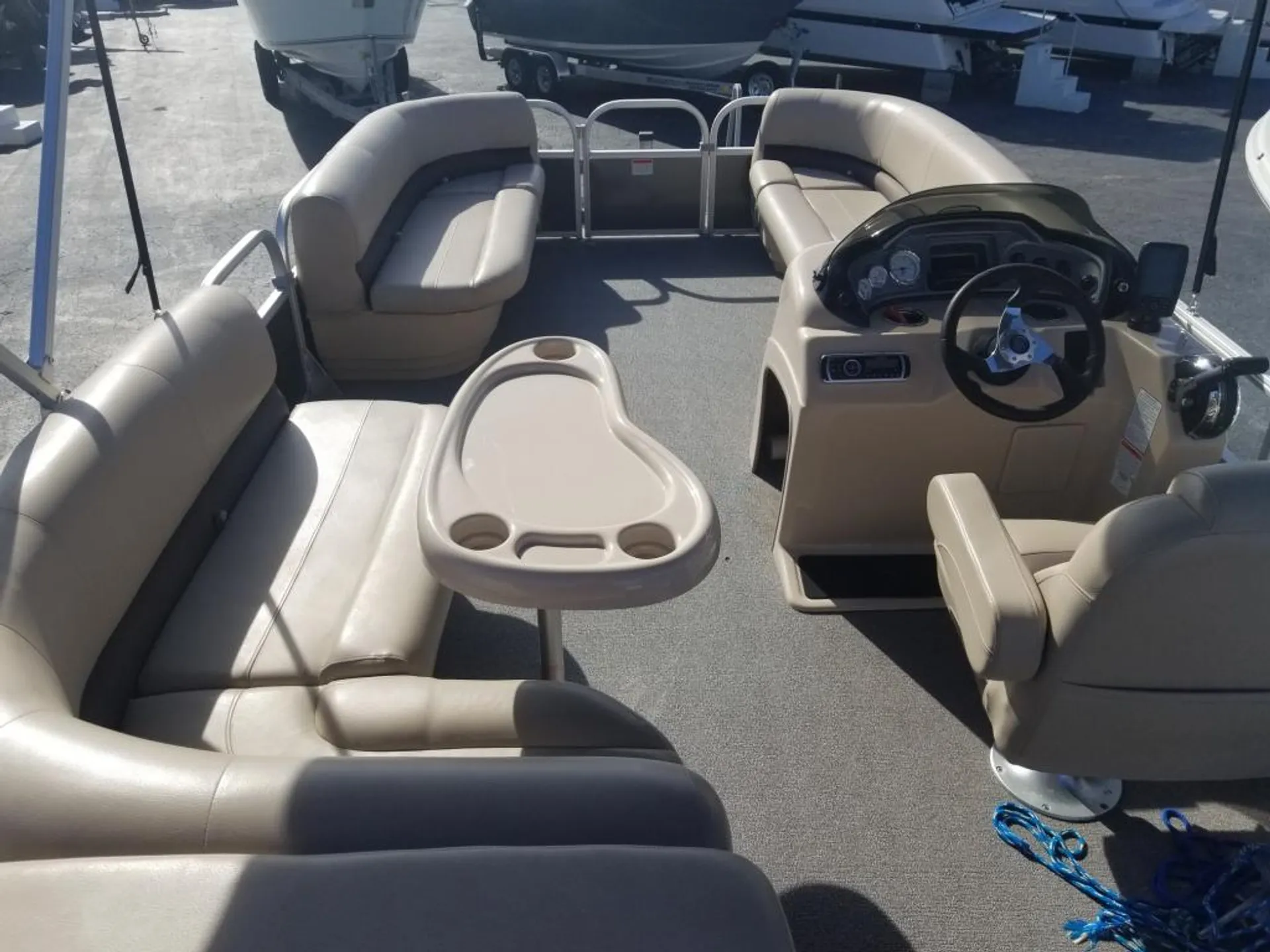 Sun Tracker by Tracker Marine Party Barge 20 DLX w/90ELPT 4-S in Cape Coral, FL — photo 4