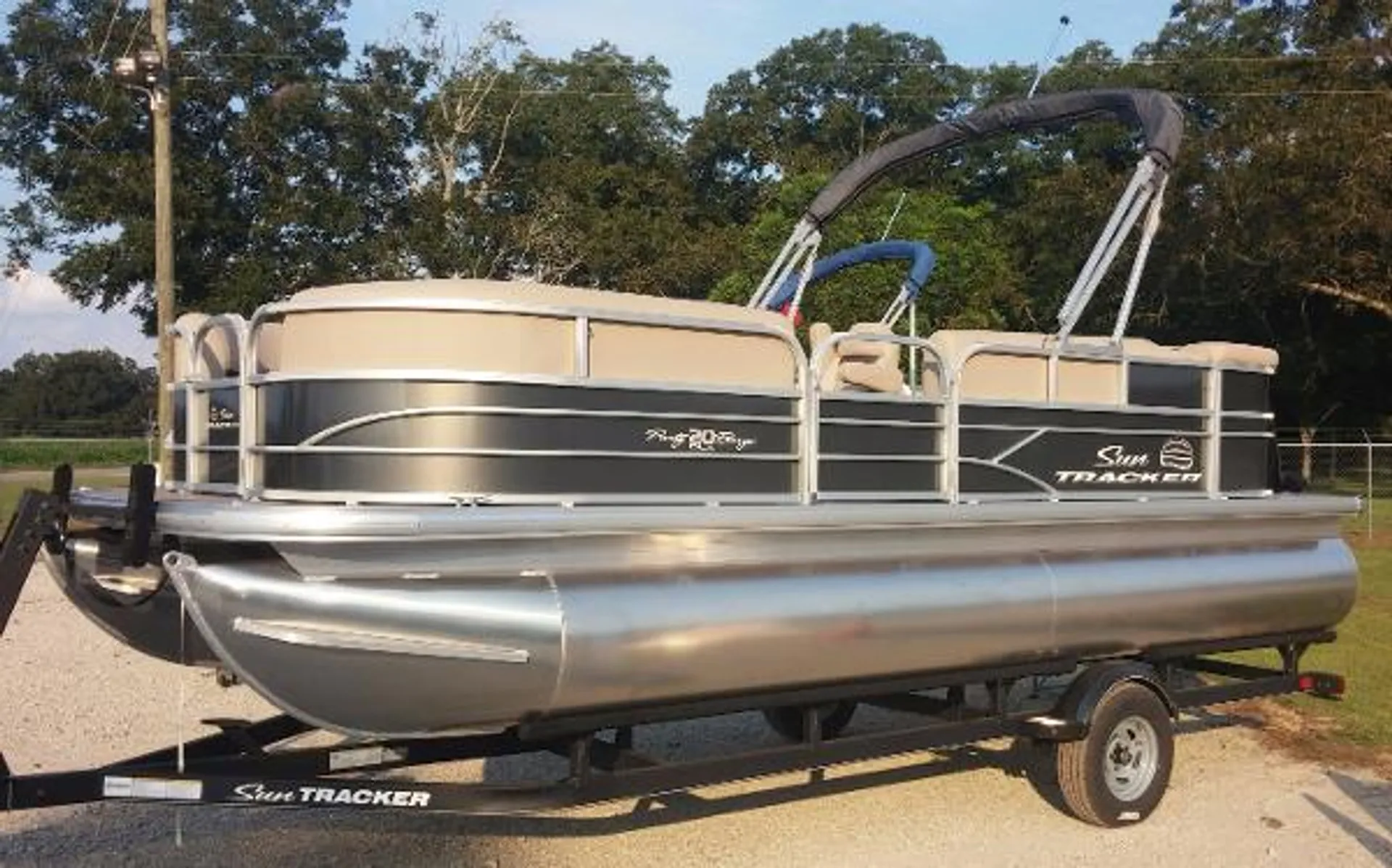 Sun Tracker by Tracker Marine Party Barge 20 DLX w/90ELPT 4-S in Cape Coral, FL — photo 3