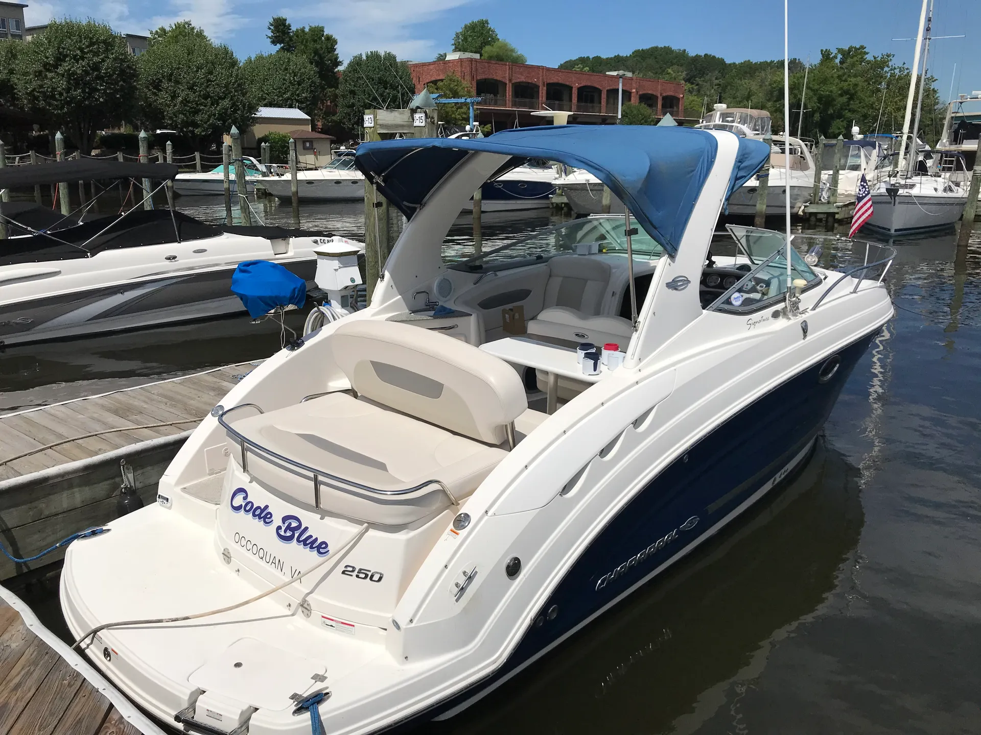 Chaparral Boats 250 Signature in Woodbridge, VA — photo 2
