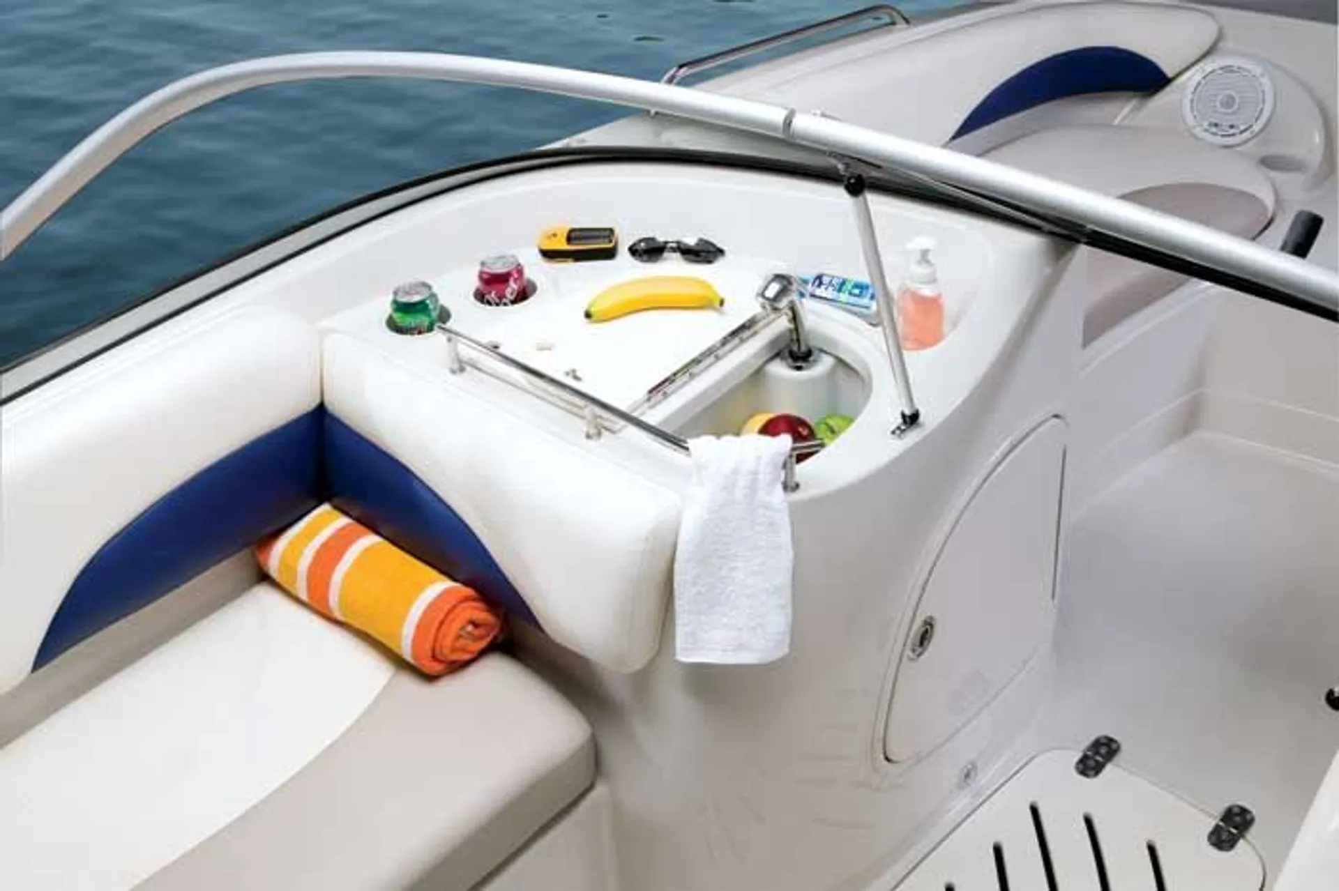 Tahoe Boats 216 Walk Thru in Wilmette, IL — photo 3