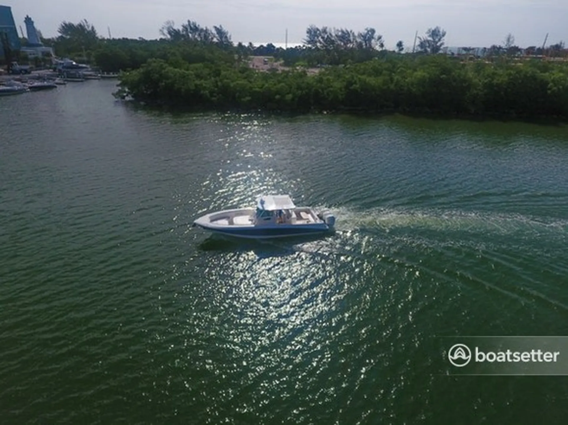 Boston Whaler 370 Outrage w/3-300L6 Verado Joystick in Key West, FL — photo 5