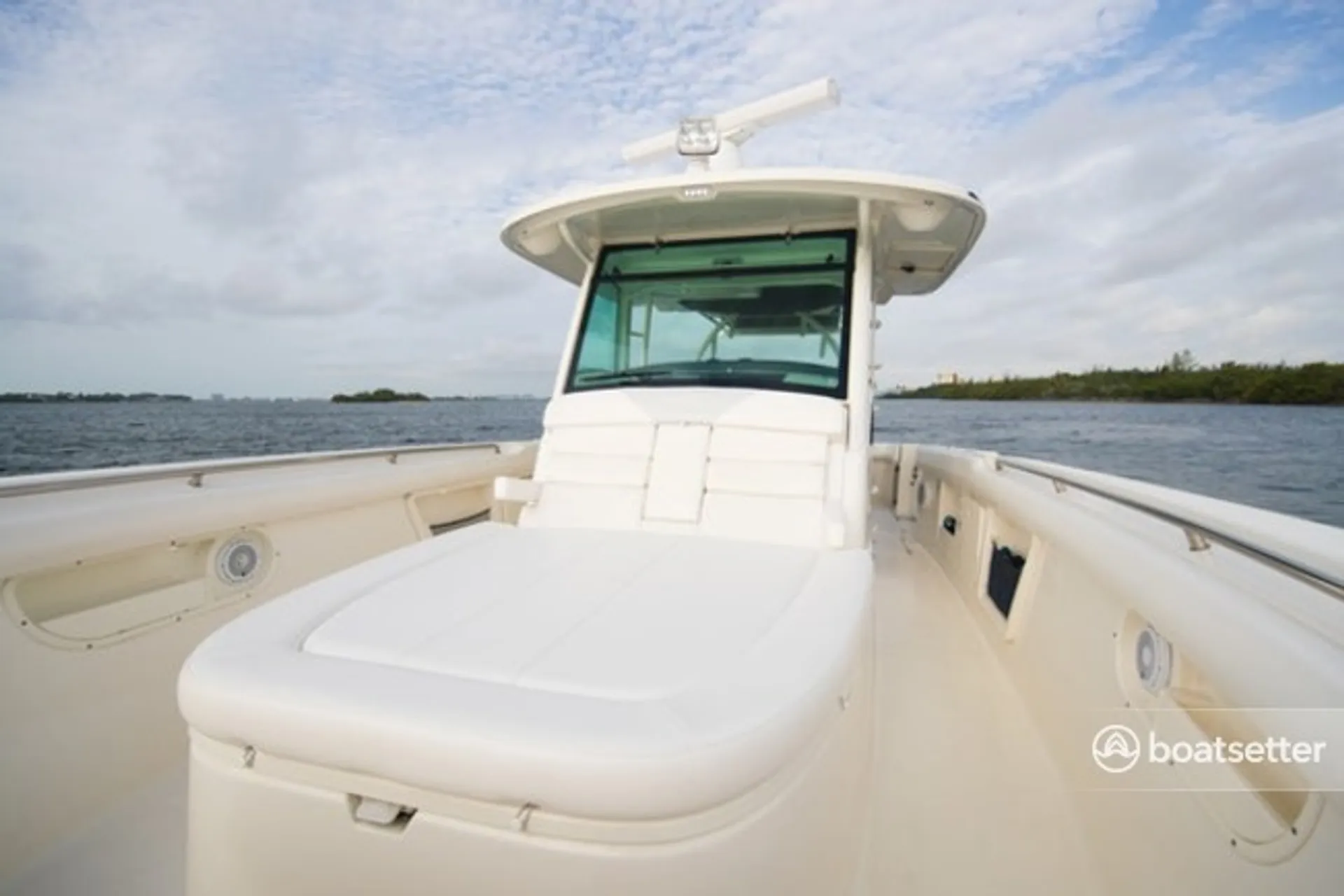 Boston Whaler 370 Outrage w/3-300L6 Verado Joystick in Key West, FL — photo 8