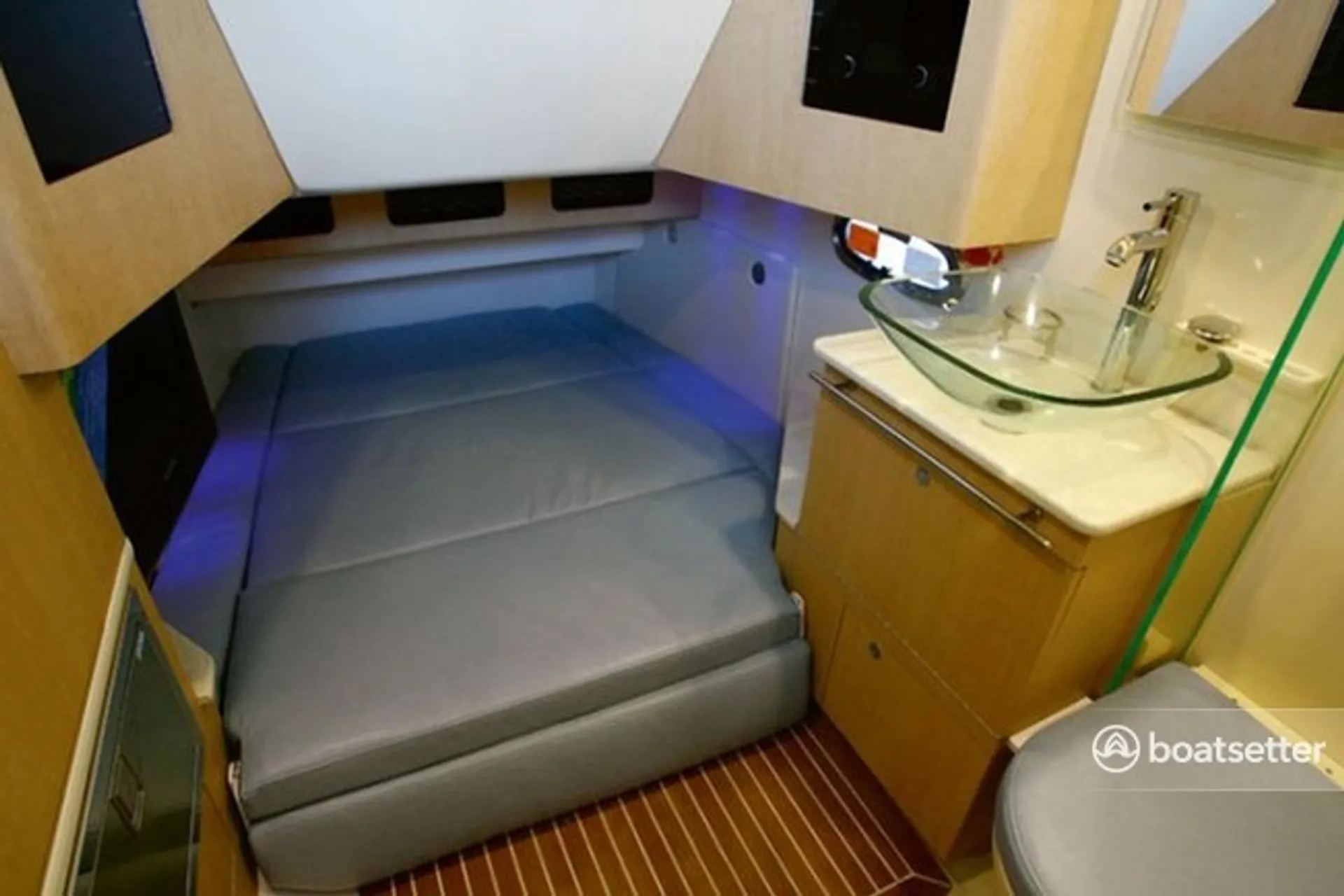 Boston Whaler 370 Outrage w/3-300L6 Verado Joystick in Key West, FL — photo 10