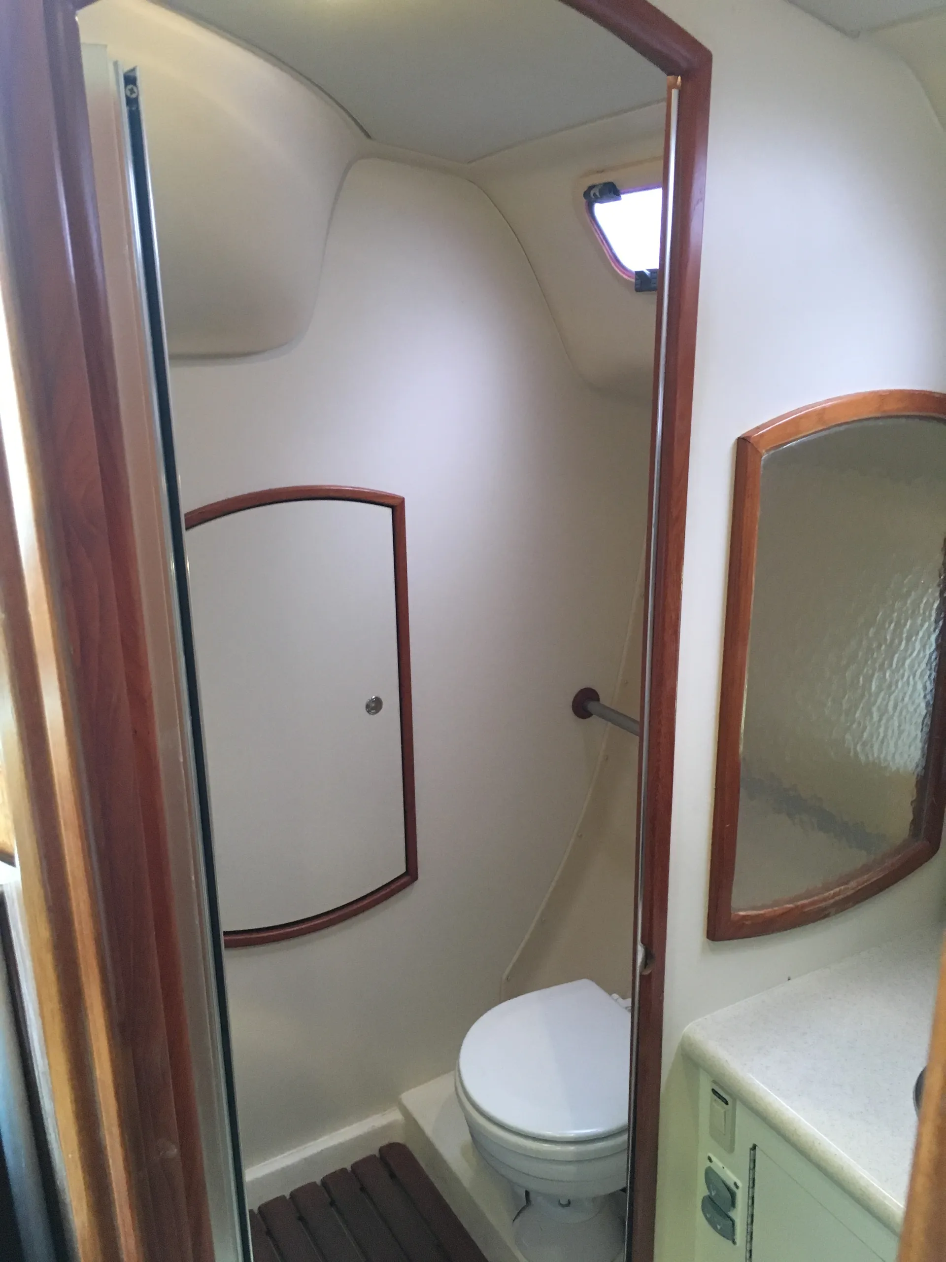 Relaxing Intracoastal Cruises, Ocean Sails and Sailing Instruction 