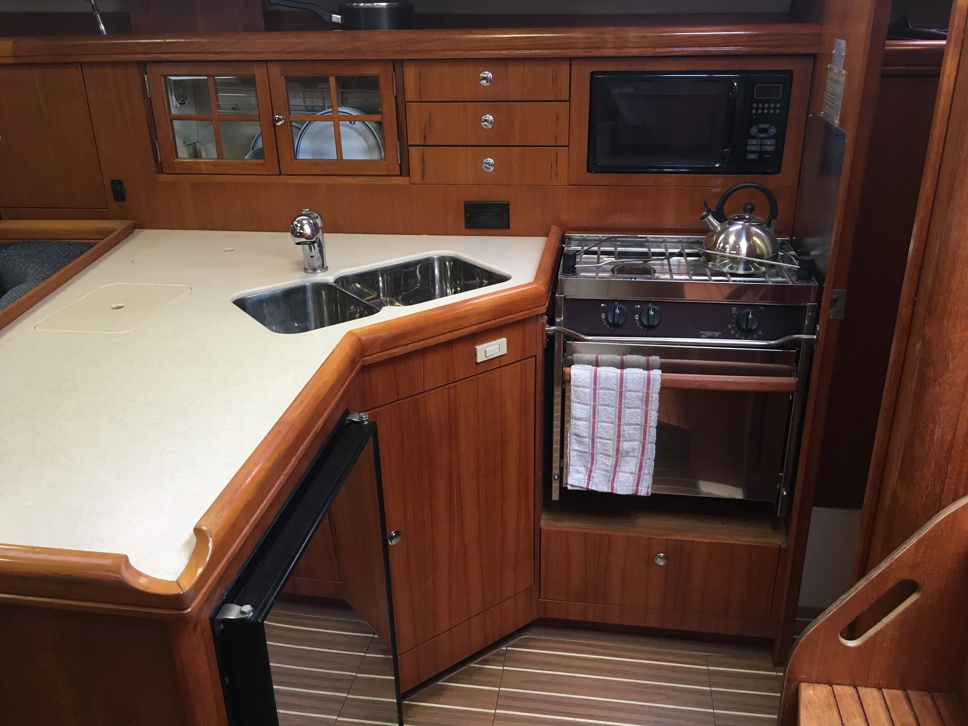 Relaxing Intracoastal Cruises, Ocean Sails and Sailing Instruction 