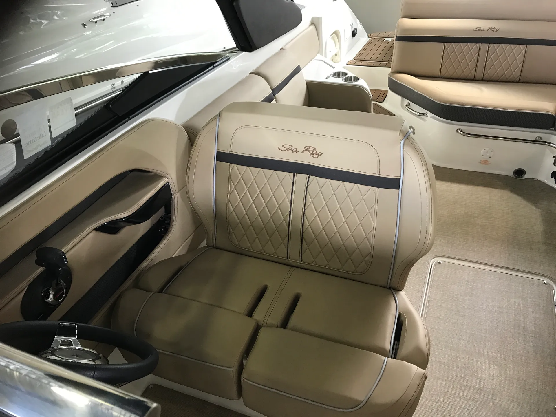 Sea Ray Boats 280 SLX in Bellevue, WA — photo 5