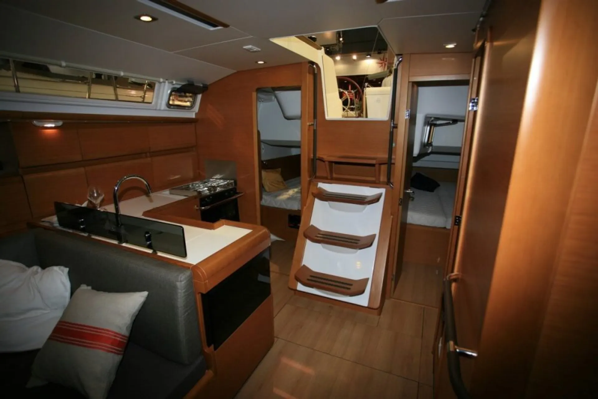 Jeanneau Sailboats Sun Odyssey 449 in Annapolis, MD — photo 3