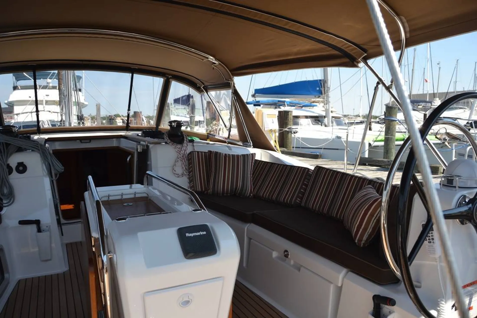 Jeanneau Sailboats 519 in Saint Petersburg, FL — photo 4