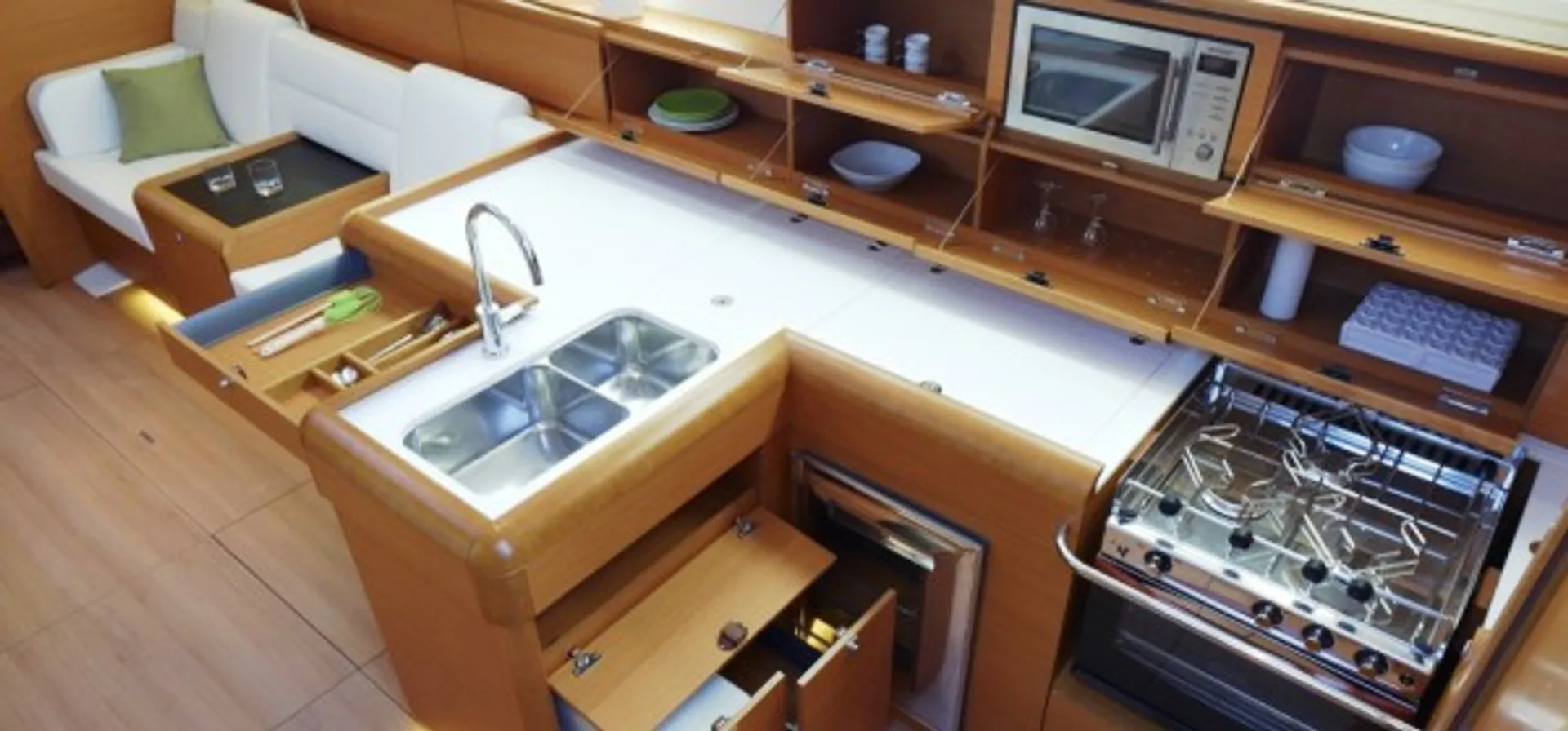 Jeanneau Sailboats 519 in Saint Petersburg, FL — photo 6