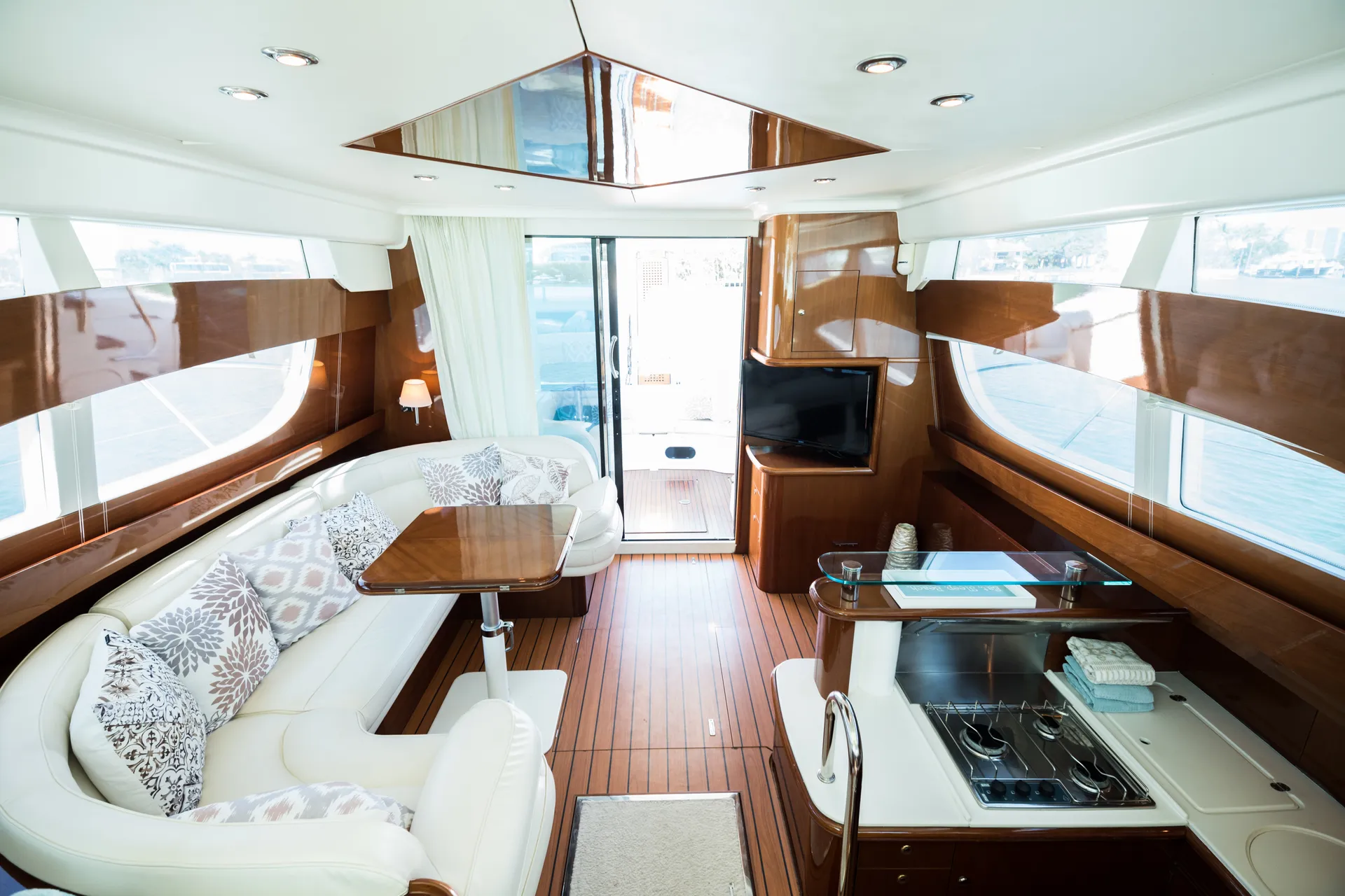 Jeanneau Flybridge Yacht in Miami Beach, FL — photo 10