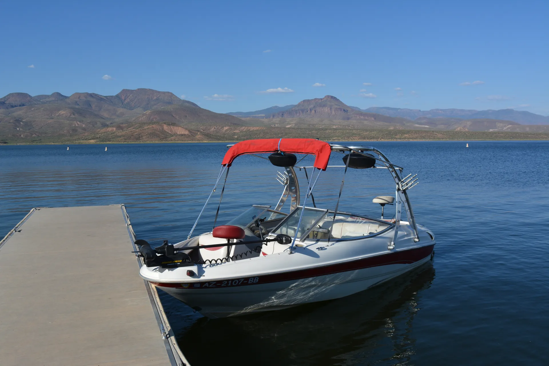 Great wake, tubing, & fishing boat! Free Captain Required 1st Rental