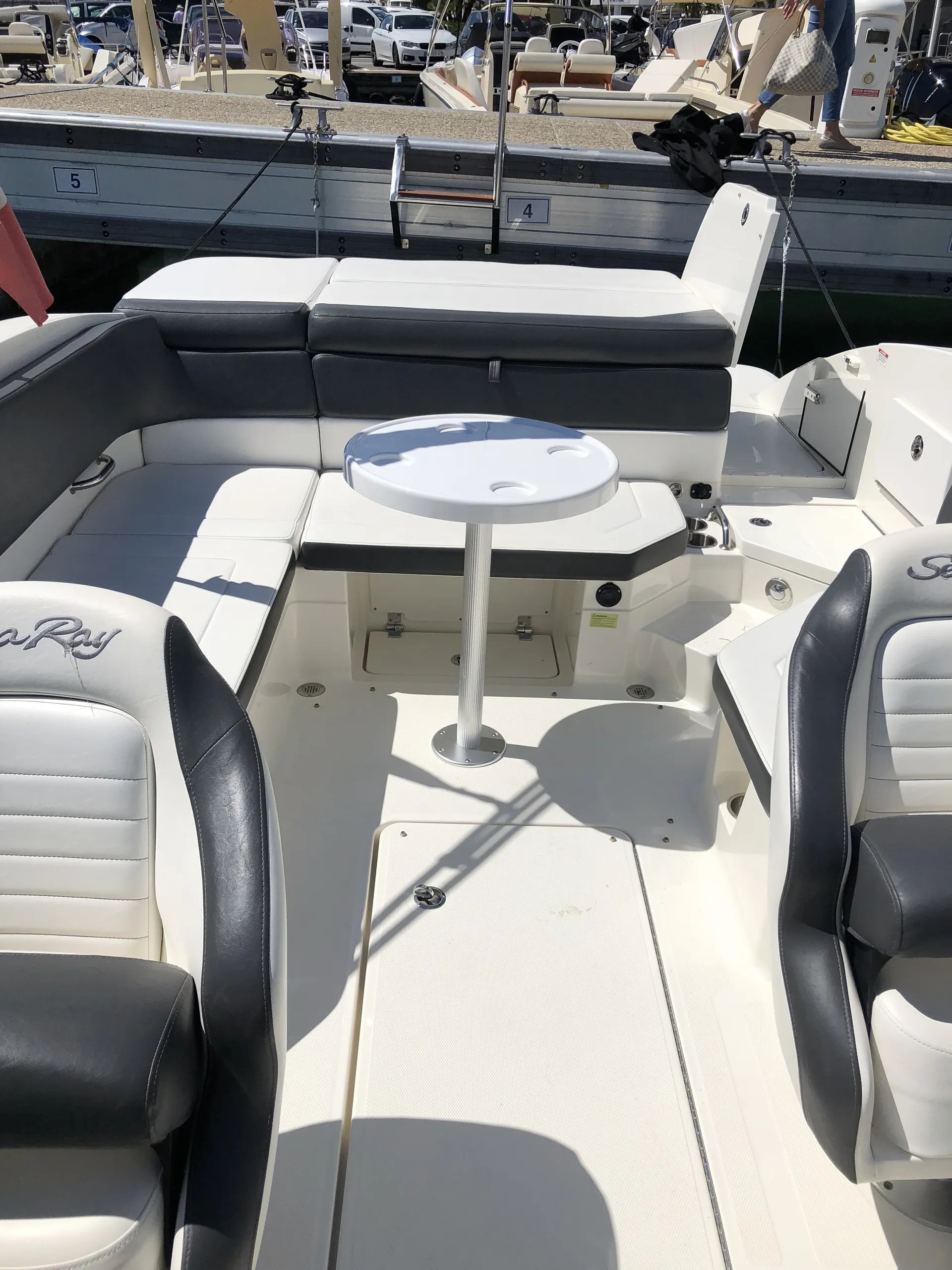 Sea Ray Boats 230 SPX in Mandelieu-la-Napoule, Provence-Alpes-Côte d'Azur — photo 5