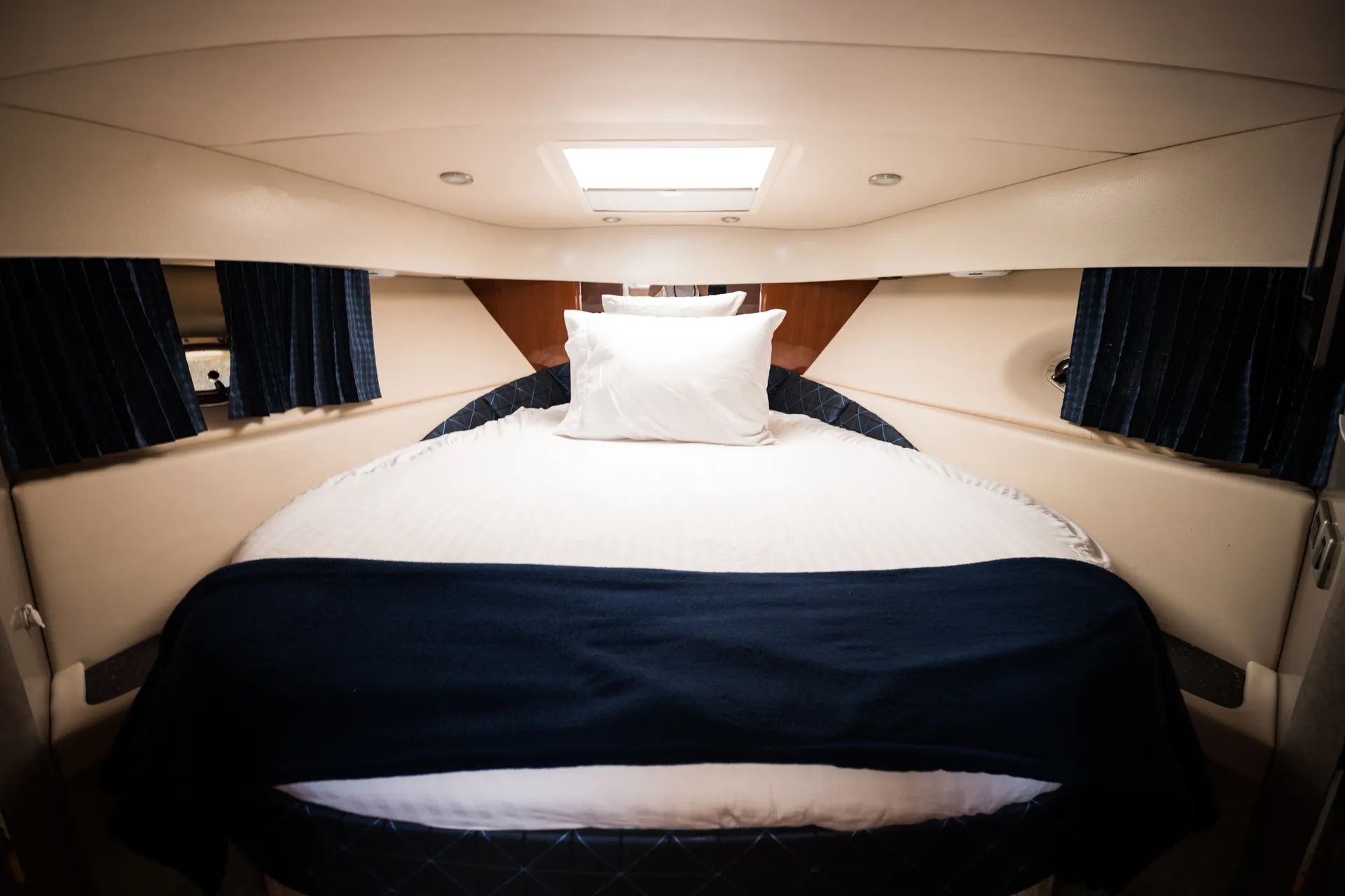 Formula by Thunderbird F-400 Super Sport in Miami Beach, FL — photo 6