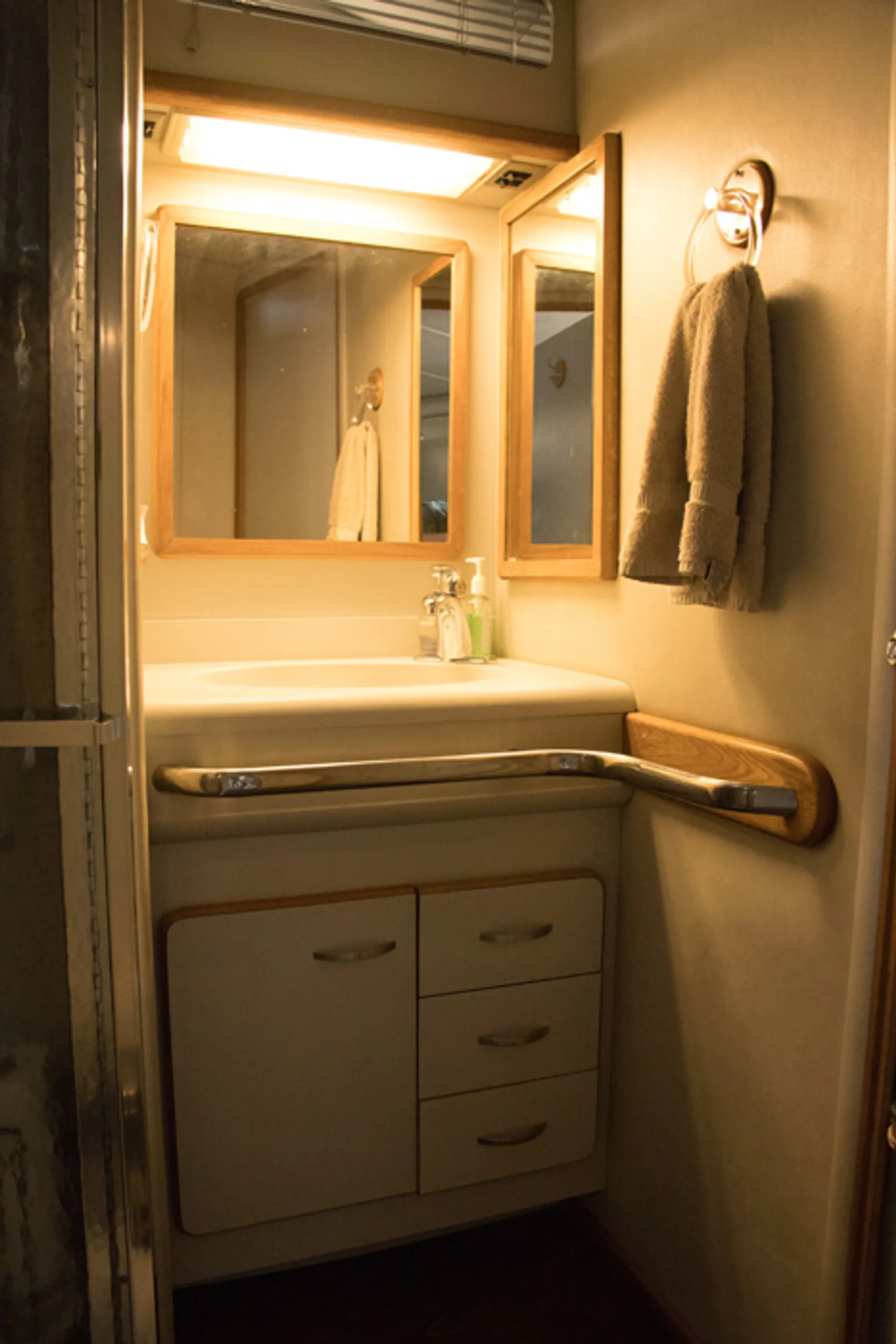 Luxury Day Cruises on Beautiful Puget Sound Waters