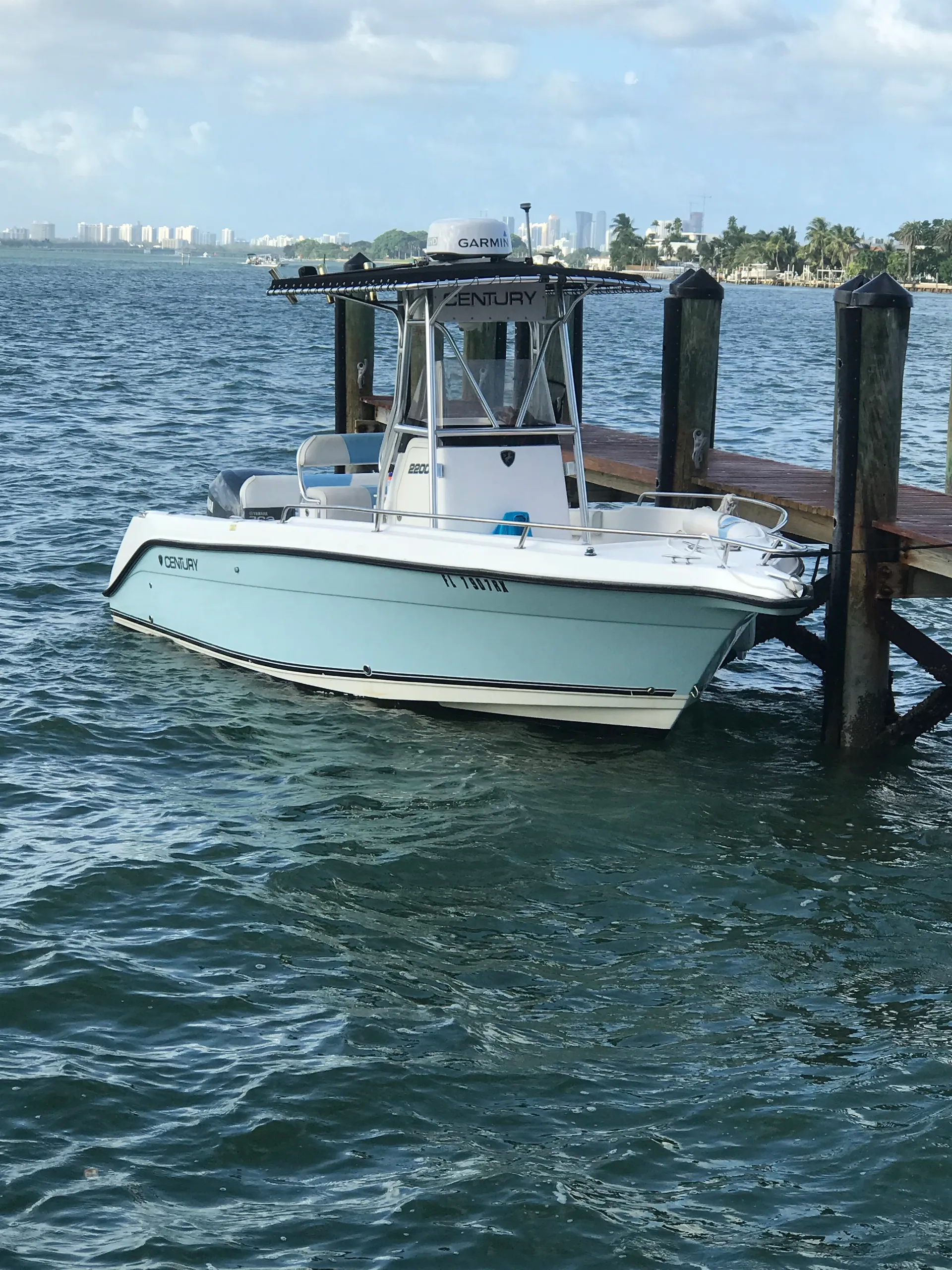 Century Boats 2200 CC w/Z200 Yamaha in Miami, FL — photo 2