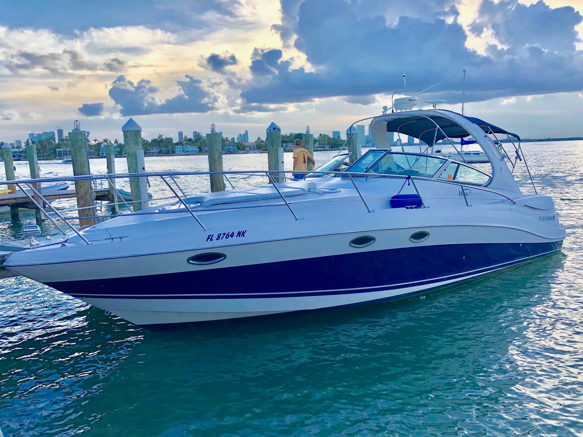 Four Winns Vista 37 in Hallandale Beach, FL — photo 2