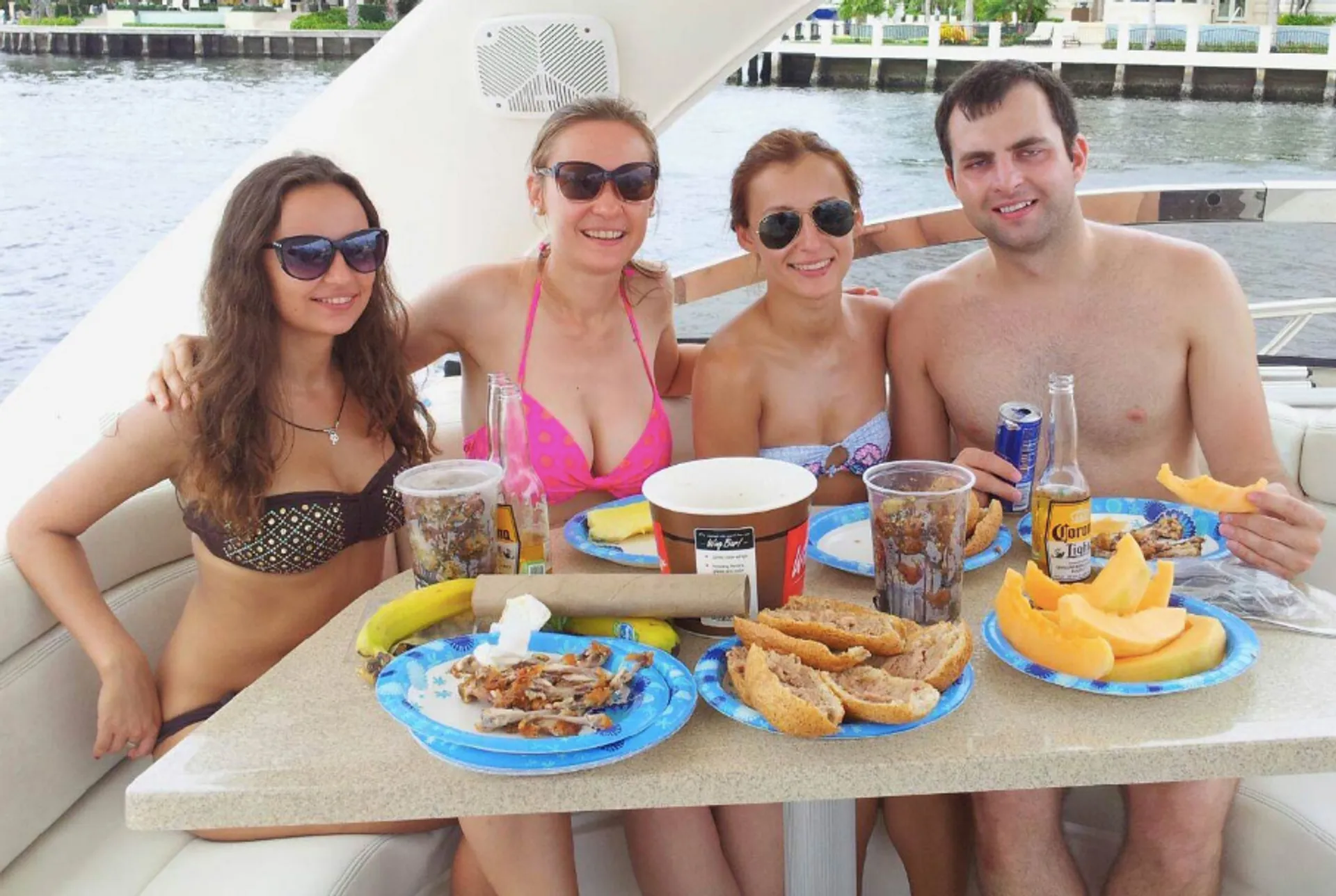 Regal 42 foot 6 in Commodore Regal Sports Cruiser in Fort Lauderdale, FL — photo 2