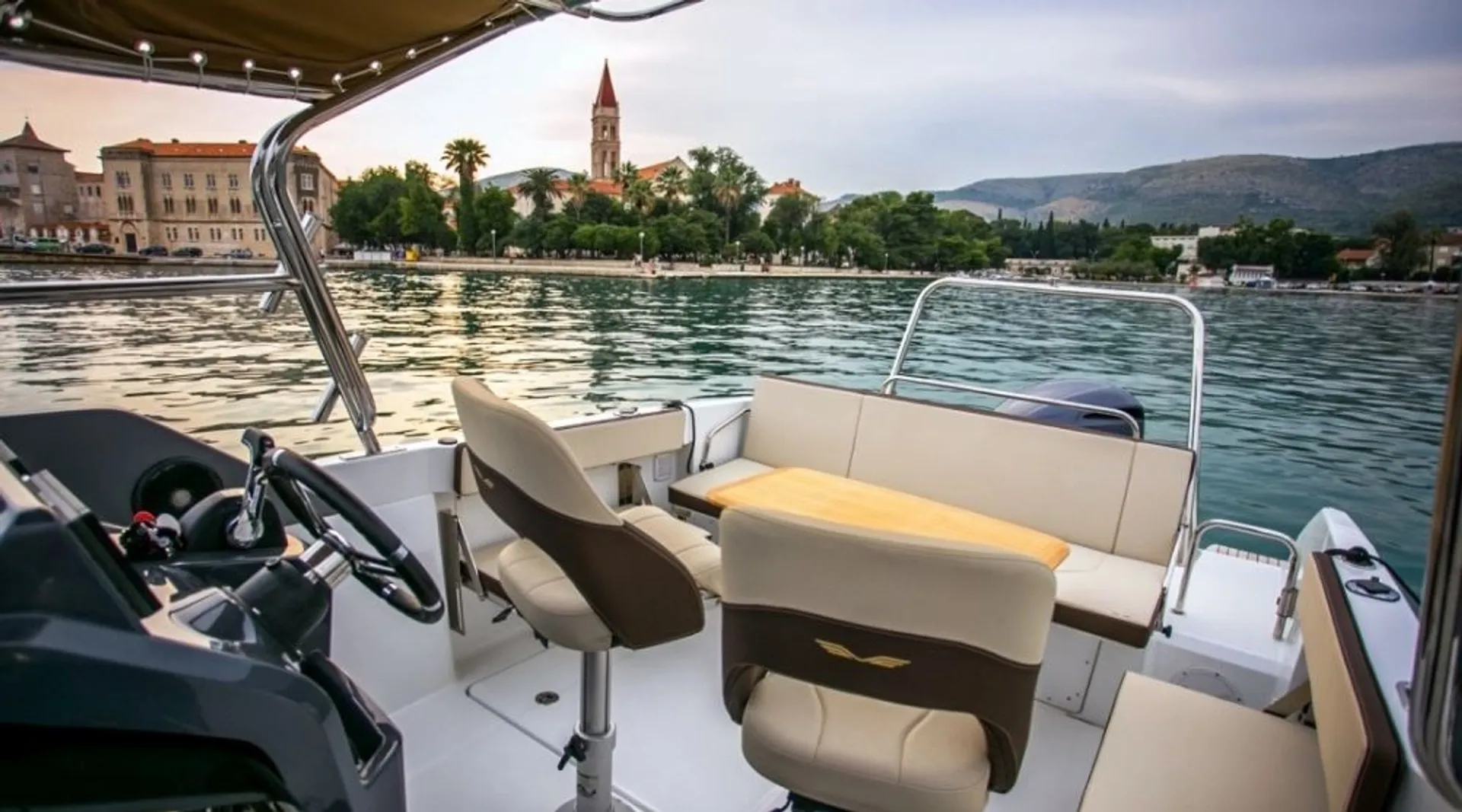 Beneteau USA Flyer 7.7 Sundeck in Općina Trogir, Splitsko-dalmatinska županija — photo 2