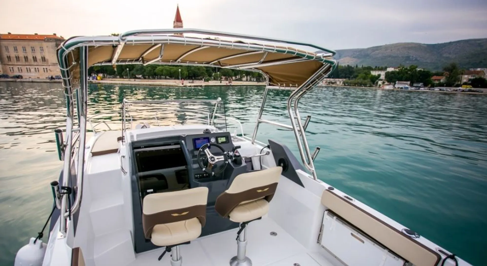 Beneteau USA Flyer 7.7 Sundeck in Općina Trogir, Splitsko-dalmatinska županija — photo 5