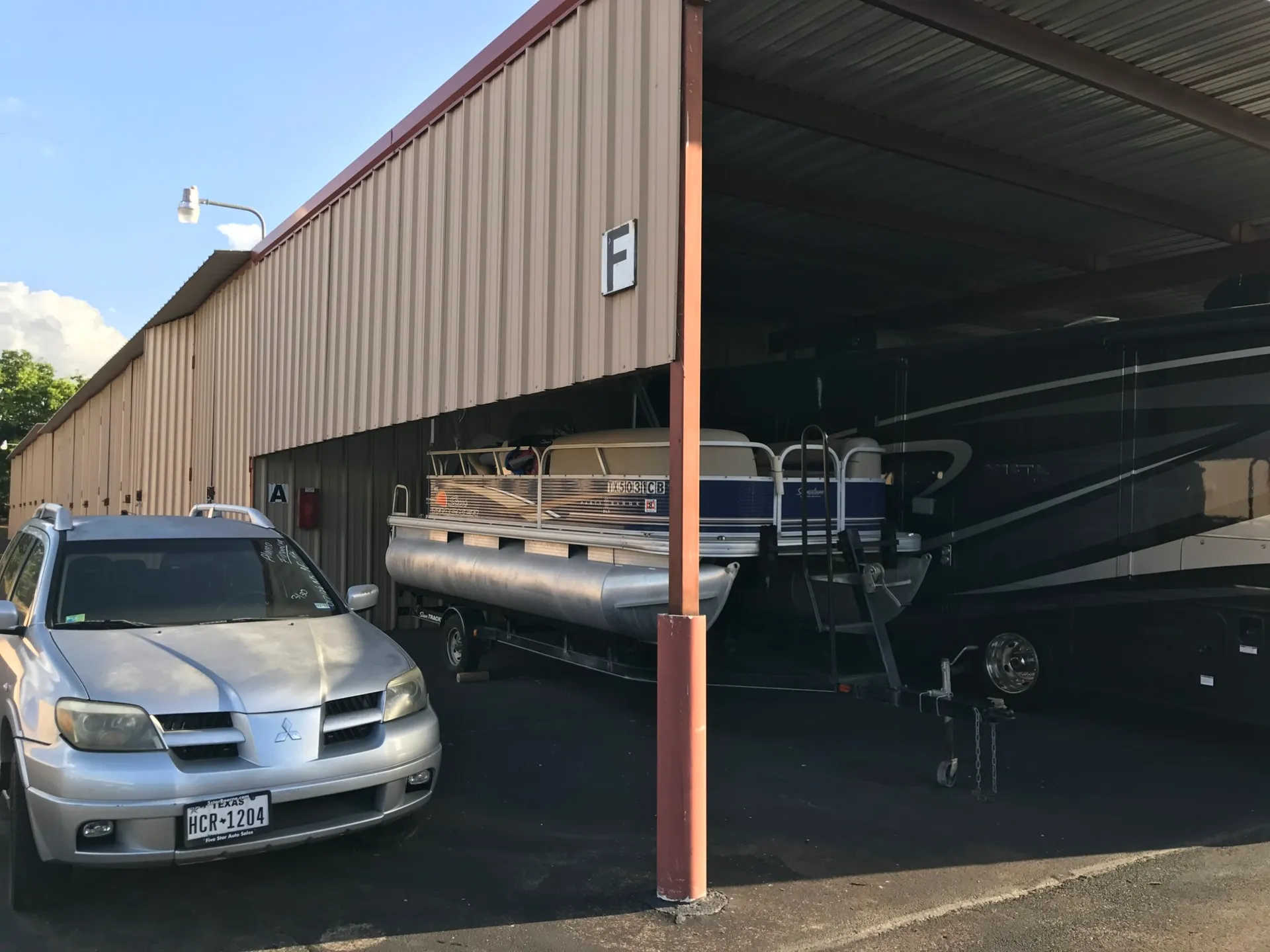 Sun Tracker by Tracker Marine Party Barge 18 DLX Signature w/60ELPT 4-S in Boerne, TX — photo 2