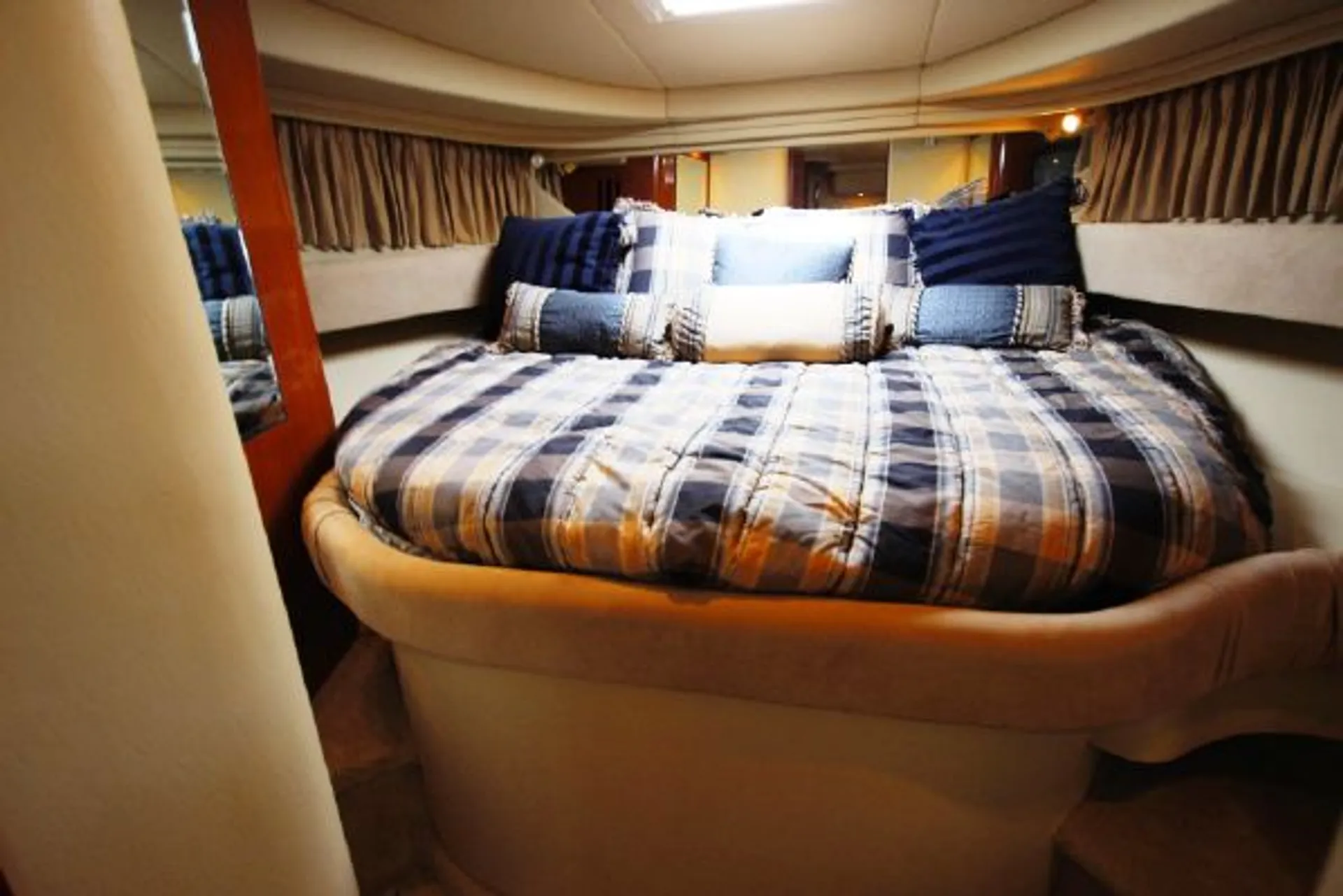 Sea Ray Boats 40 Sundancer in Marina del Rey, CA — photo 7