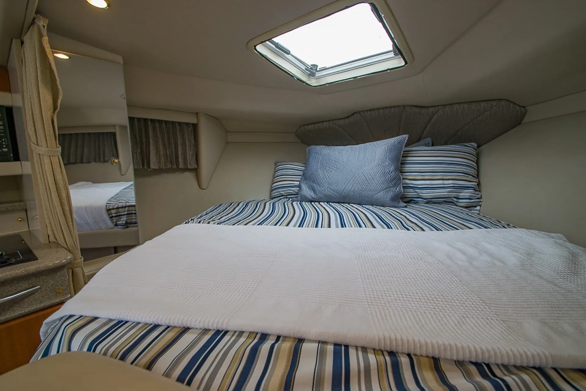 Formula Yachts Evelyn 32 in Newport Beach, CA — photo 8