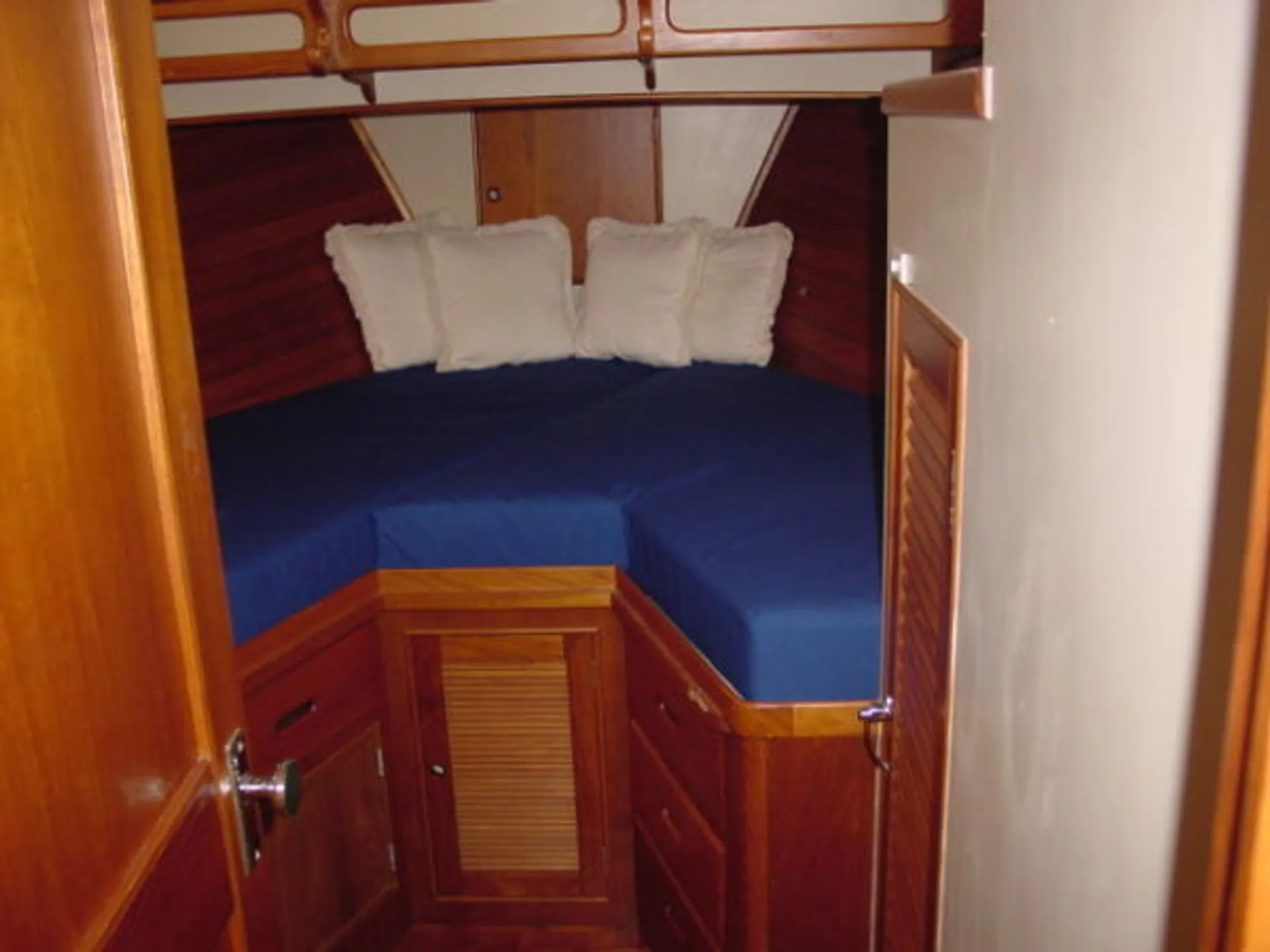 Grand Banks 42 Motor Yacht in Sarasota, FL — photo 9