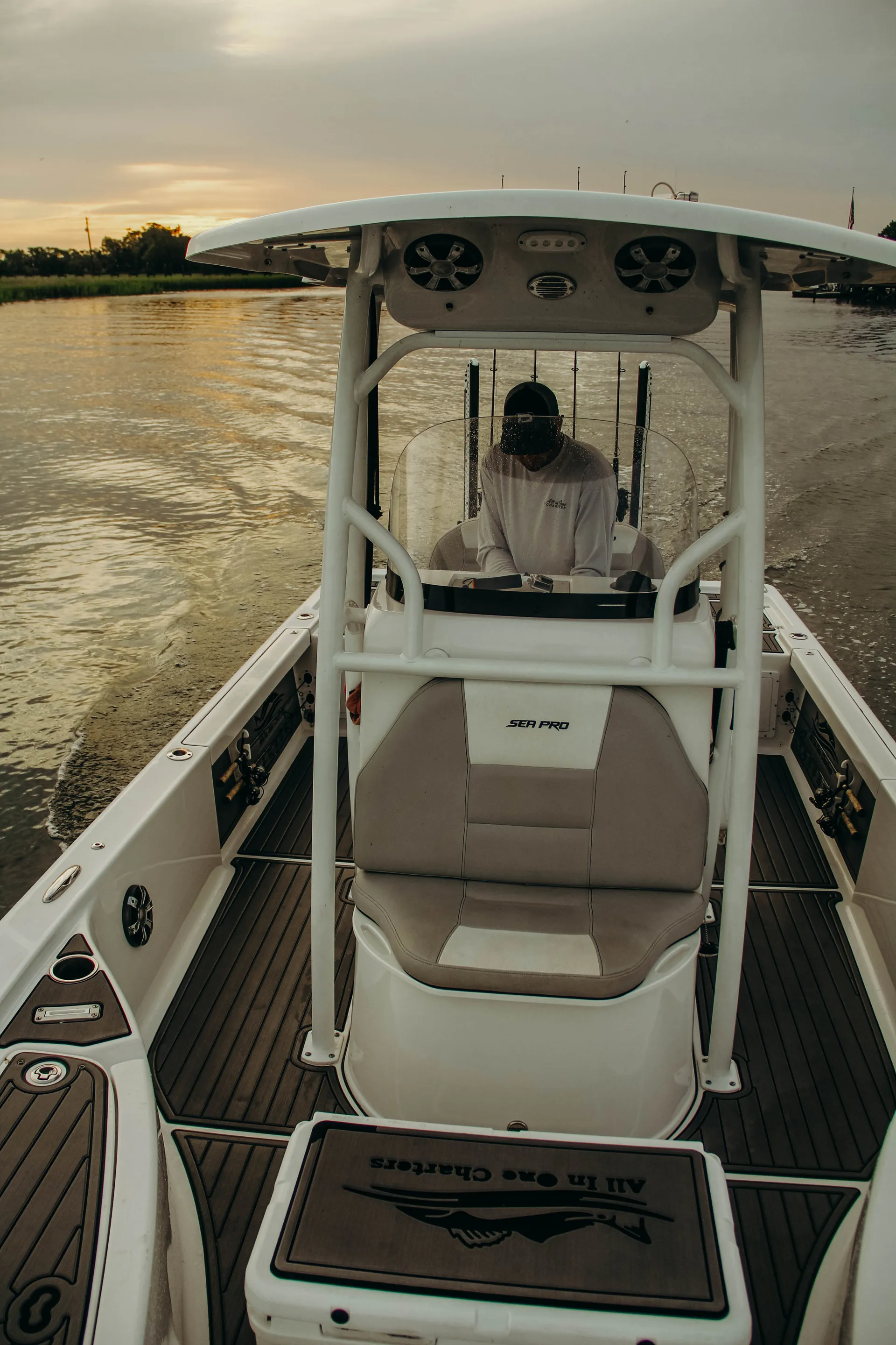 Charter this 25' SeaPro for Fishing in Charleston!