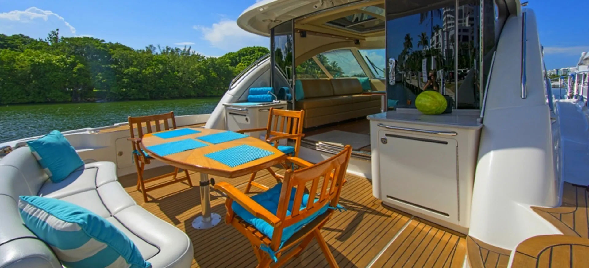 Sea Ray Boats 60 Sundancer in Hallandale Beach, FL — photo 4