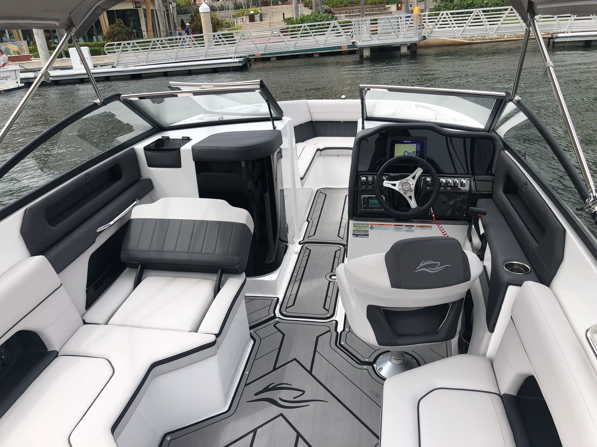 Rinker Q3 23' 12 ppl in Fort Lauderdale, FL!