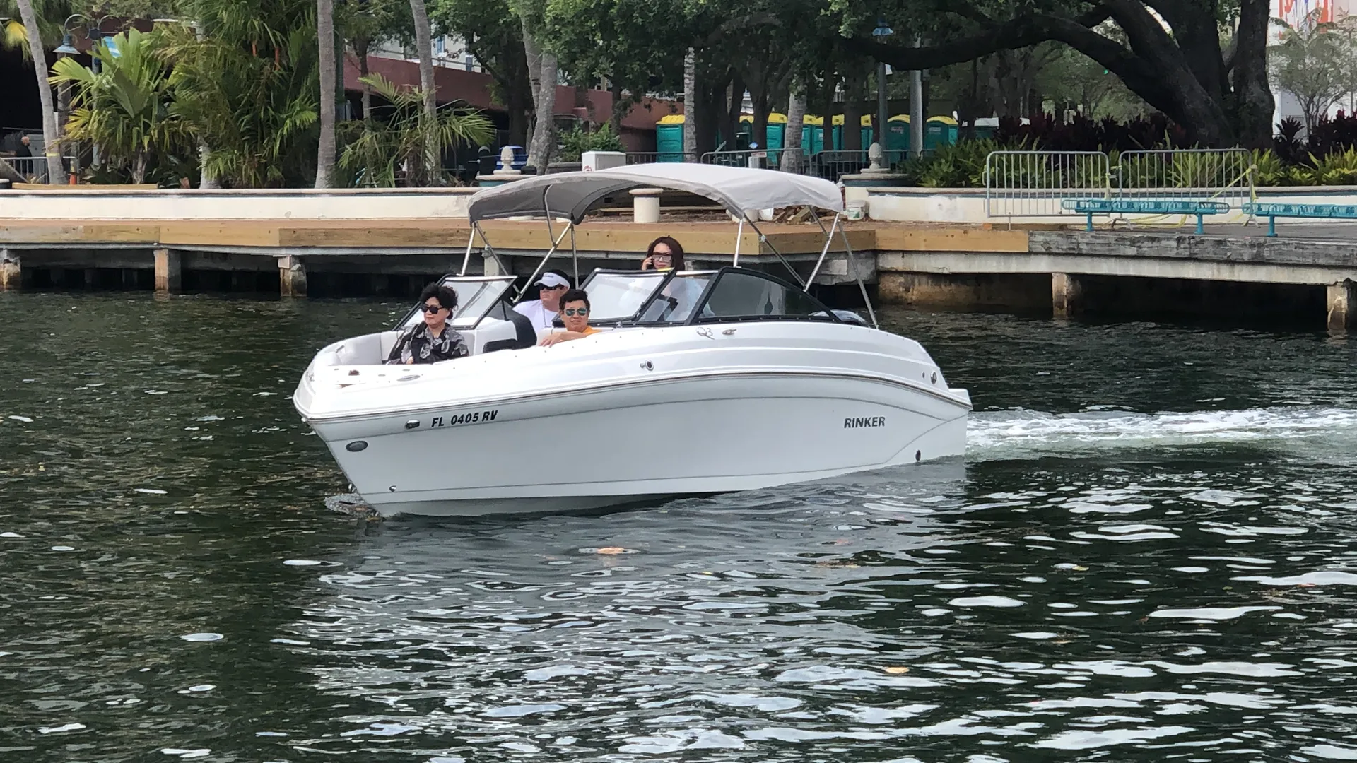 Rinker Q3 23' 12 ppl in Fort Lauderdale, FL!