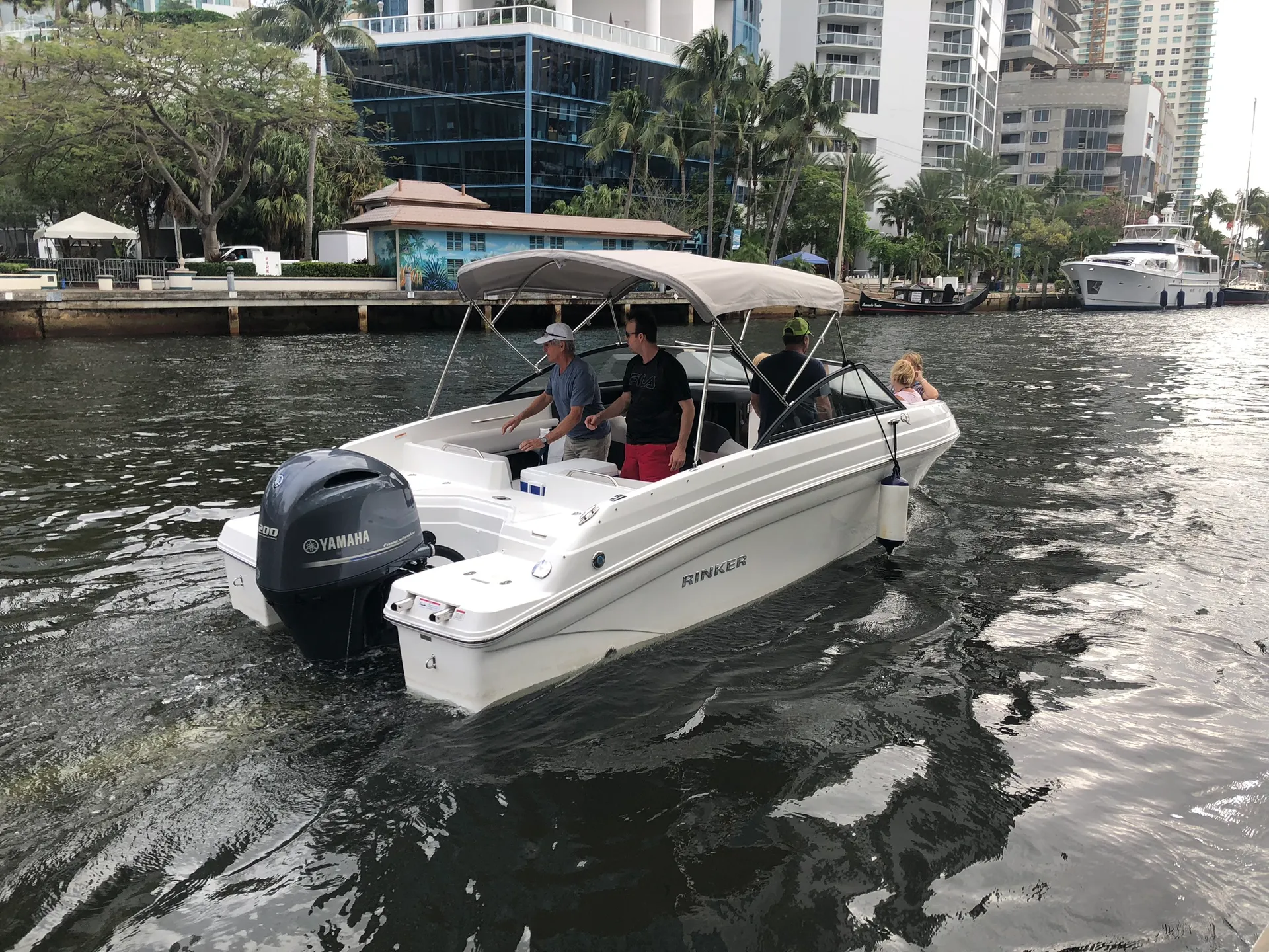 Rinker Q3 23' 12 ppl in Fort Lauderdale, FL!