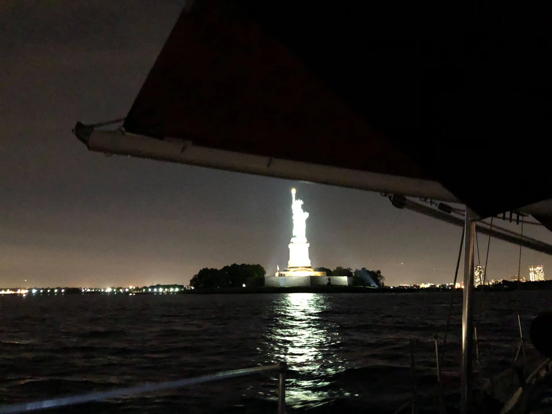  Sail NYC's skyline in style!