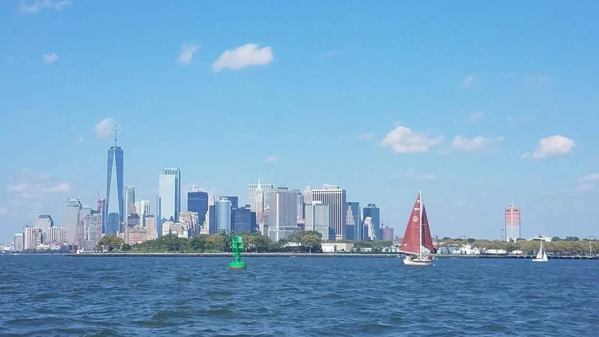  Sail NYC's skyline in style!