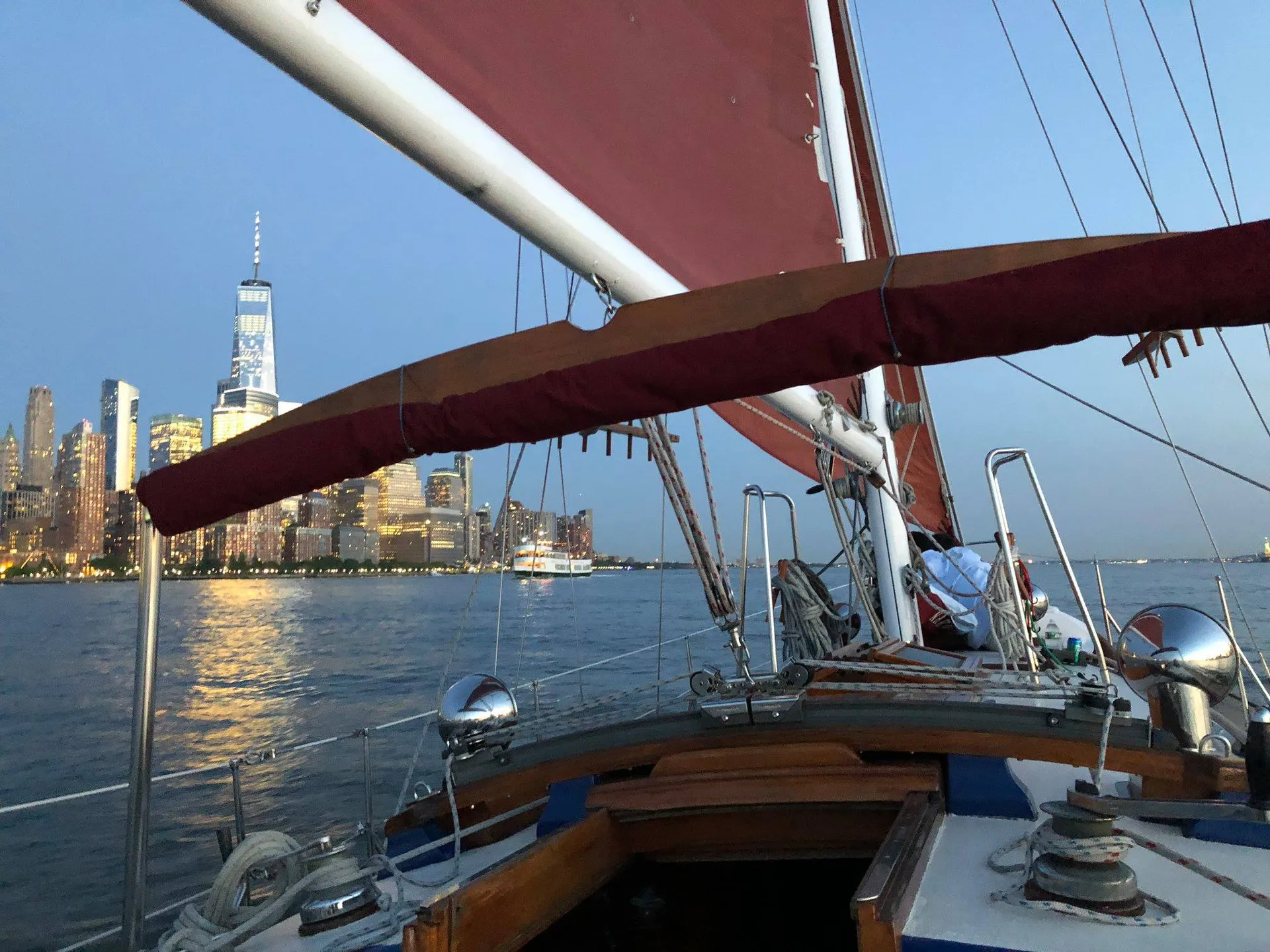  Sail NYC's skyline in style!