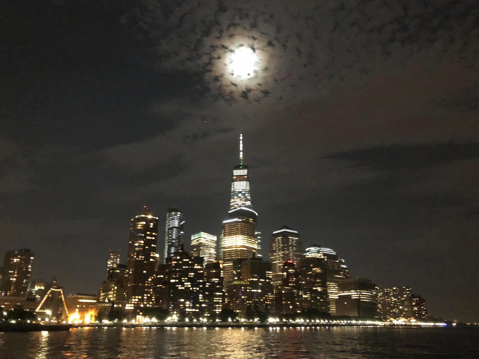  Sail NYC's skyline in style!