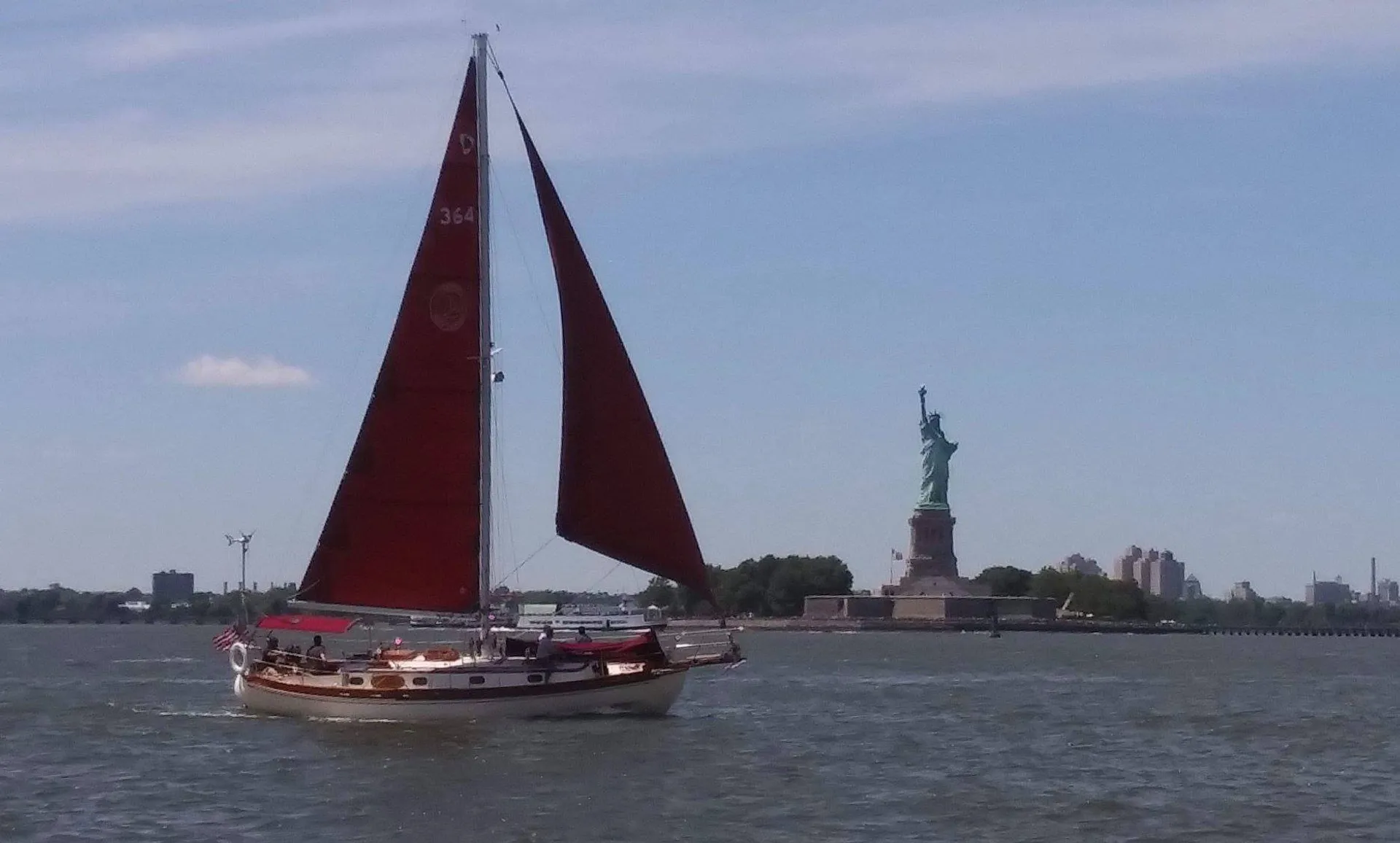  Sail NYC's skyline in style!